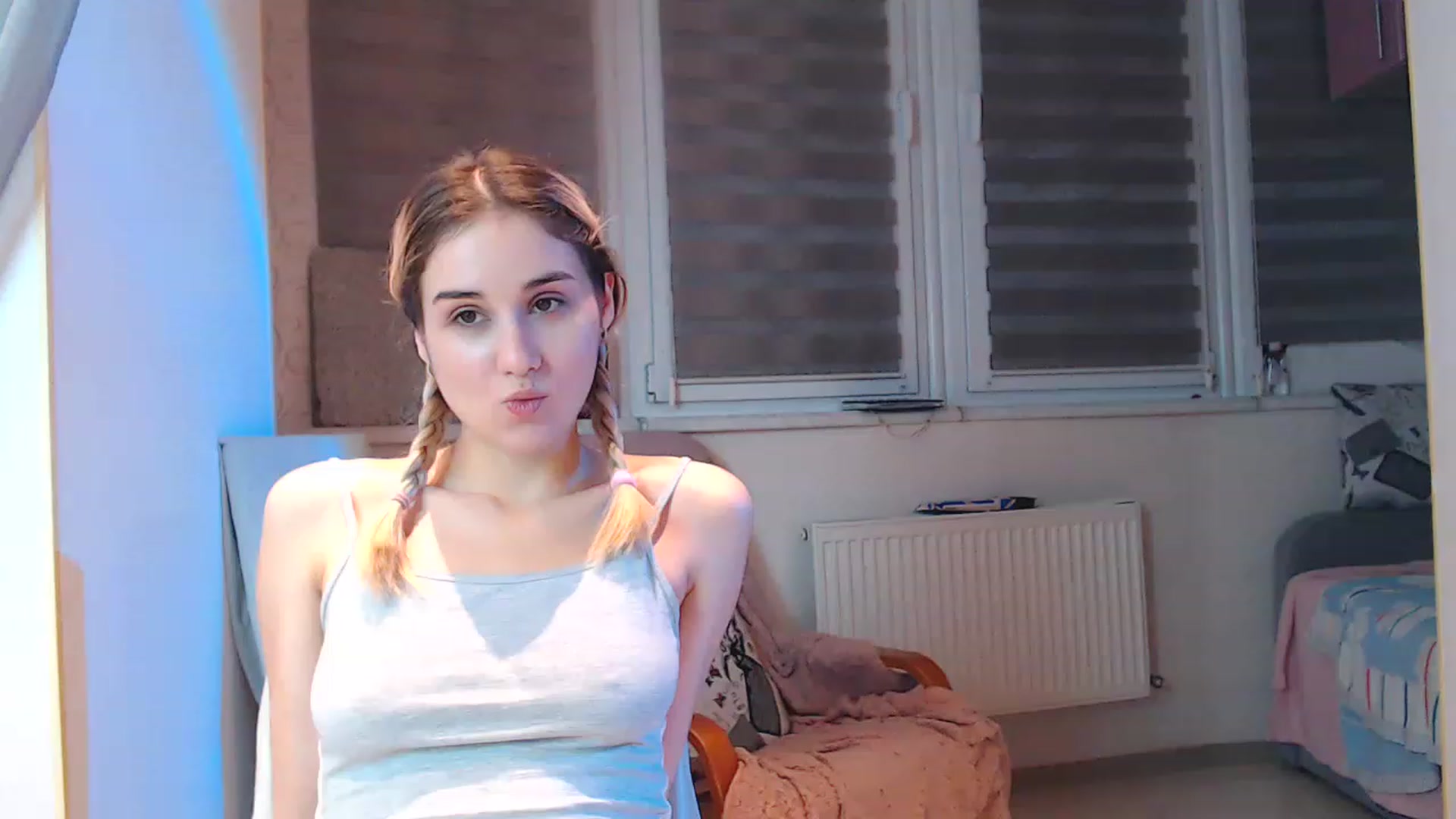 Gallery image thumbnail from YoungLilMary's myfreecams stream on, 12/16/2022, 19:09 image 4 of 20
