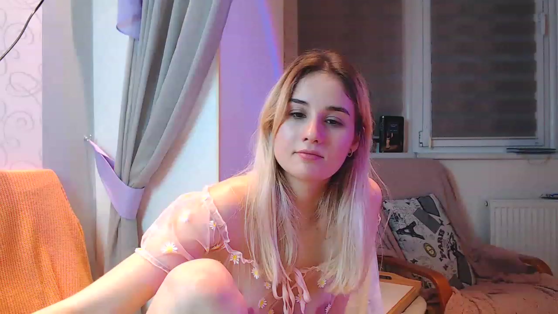 Gallery image thumbnail from YoungLilMary's myfreecams stream on, 12/16/2022, 19:58 image 18 of 20