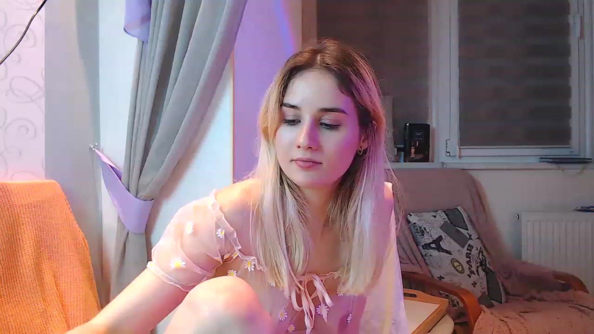 Gallery image thumbnail from YoungLilMary's myfreecams stream on, 12/16/2022, 19:58 image 15 of 20