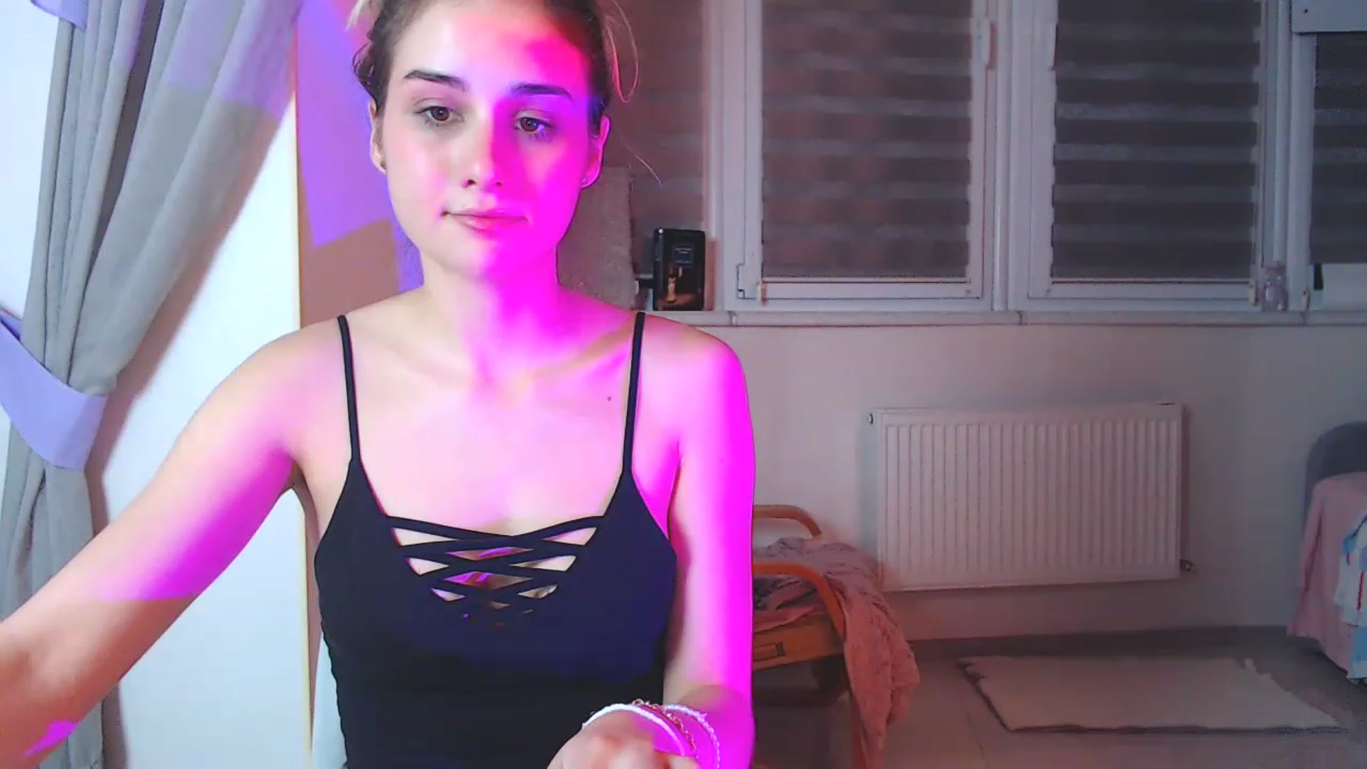 Gallery image thumbnail from YoungLilMary's myfreecams stream on, 12/18/2022, 24:06 image 6 of 20