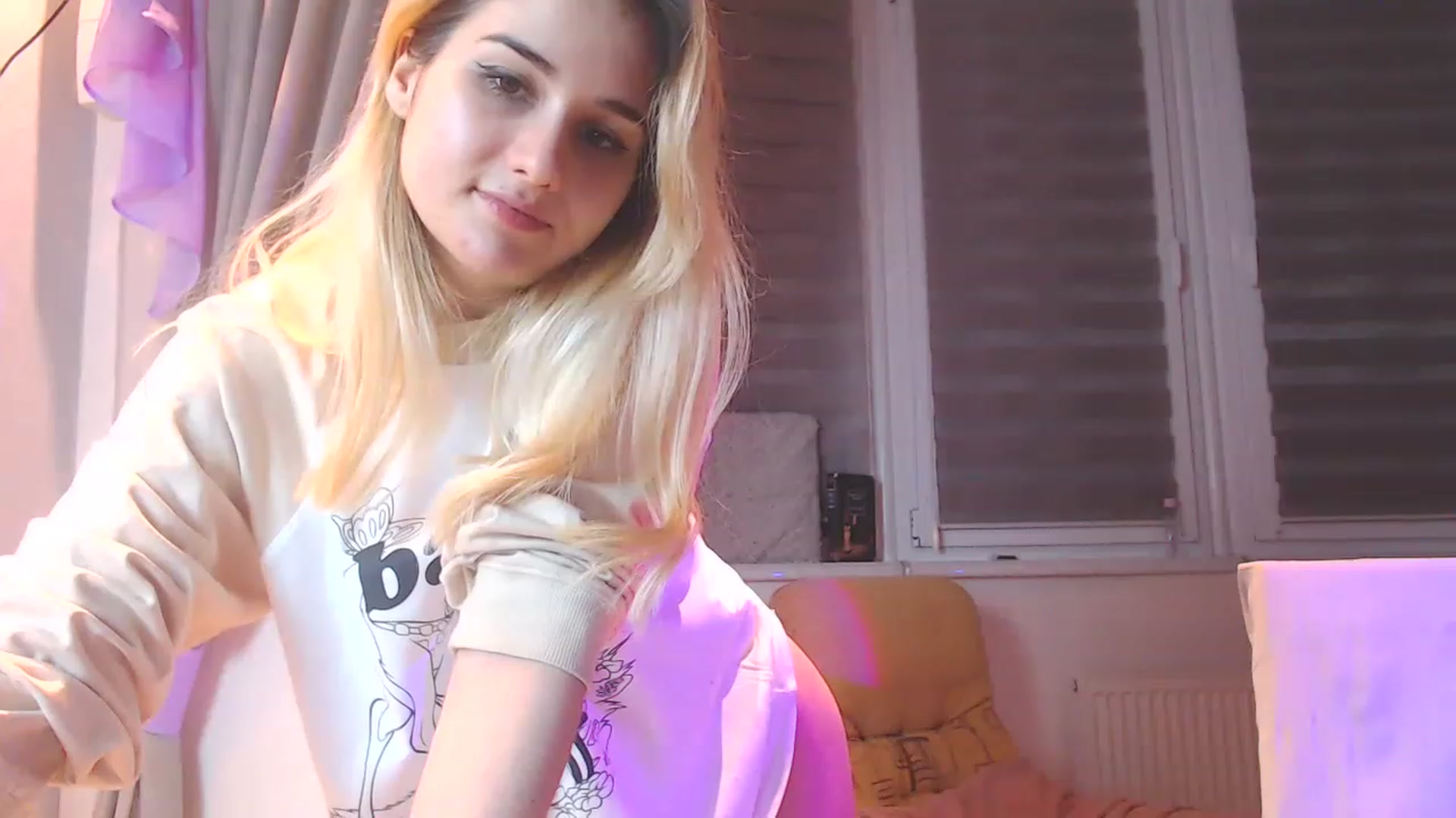 Gallery image thumbnail from YoungLilMary's myfreecams stream on, 01/06/2023, 20:15 image 11 of 20