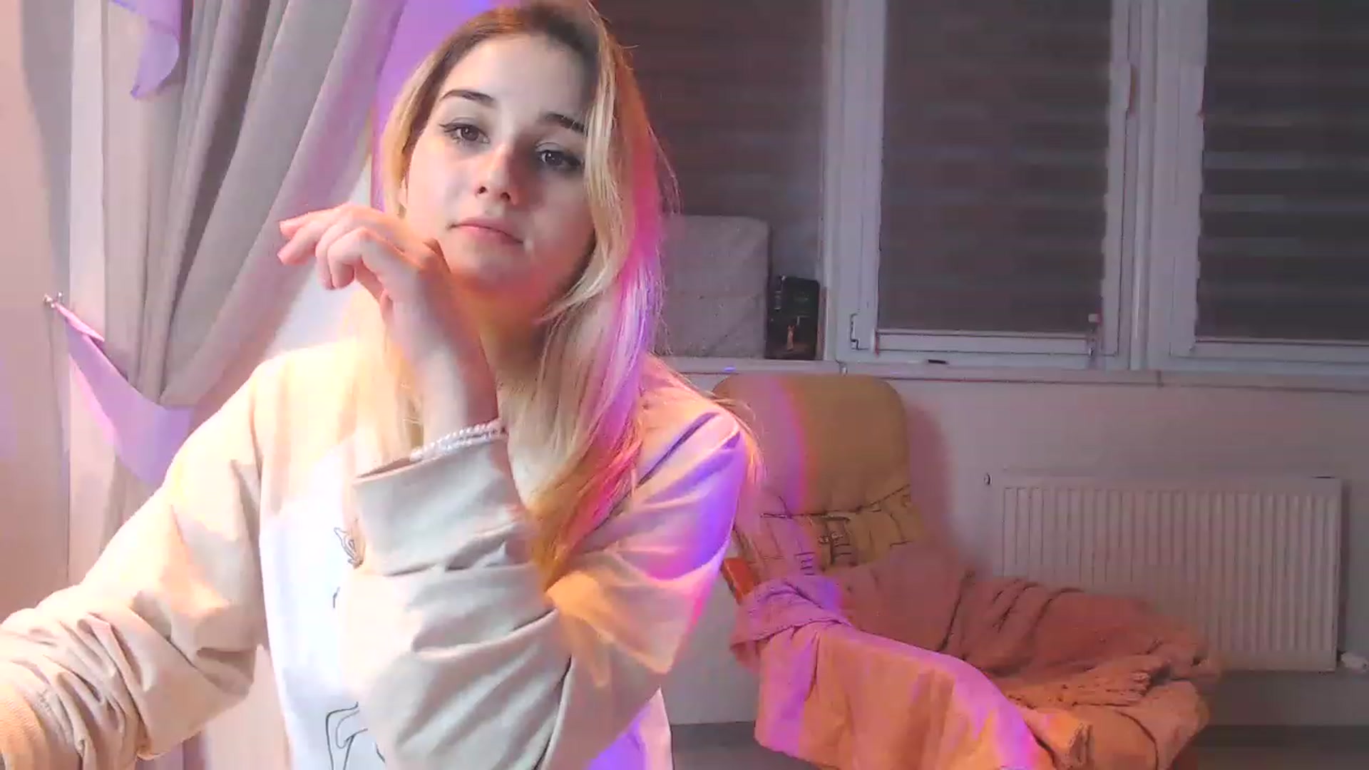 Gallery image thumbnail from YoungLilMary's myfreecams stream on, 01/06/2023, 20:15 image 20 of 20