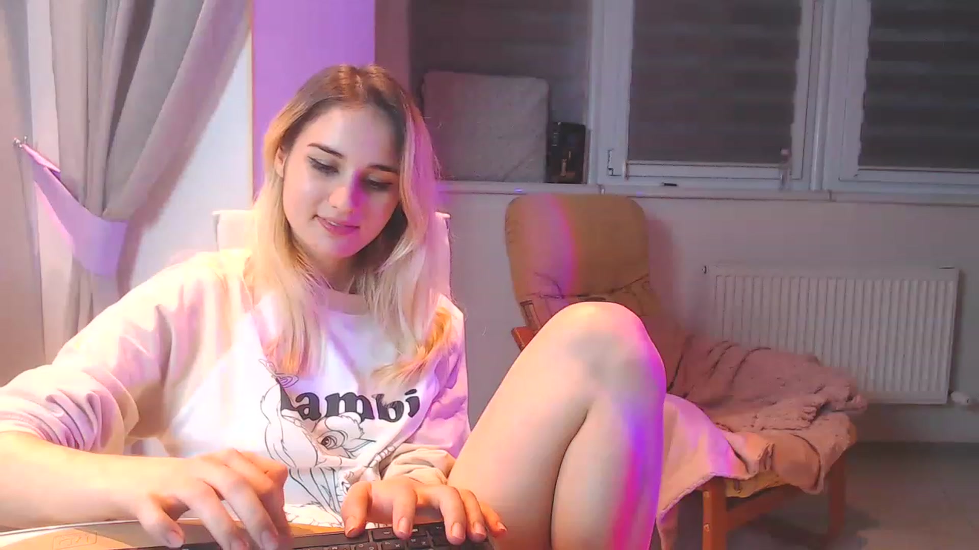 Gallery image thumbnail from YoungLilMary's myfreecams stream on, 01/06/2023, 20:15 image 13 of 20