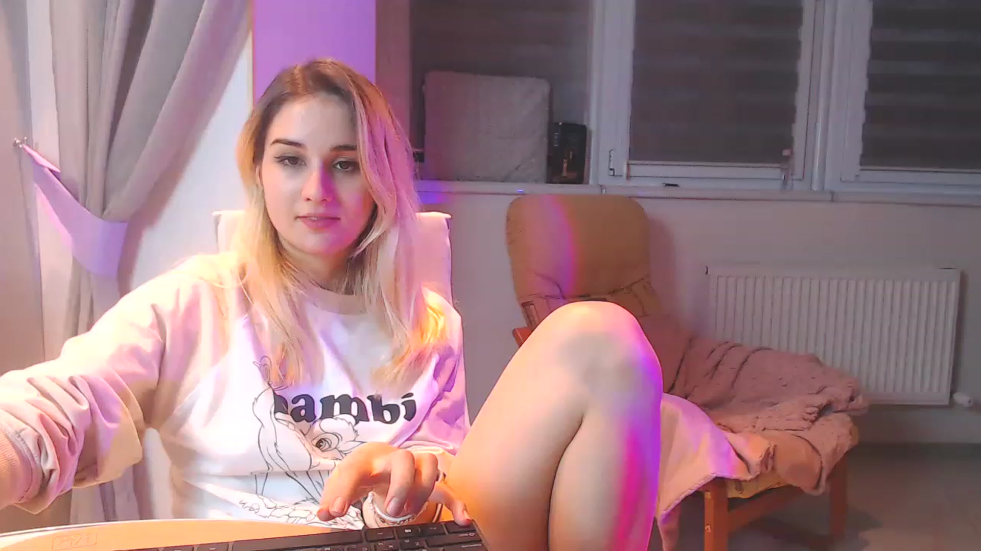 Gallery image thumbnail from YoungLilMary's myfreecams stream on, 01/06/2023, 20:15 image 15 of 20