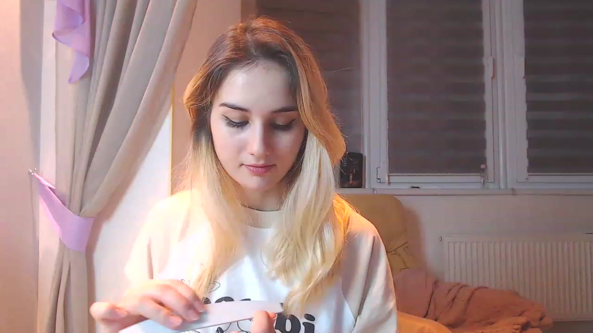 Gallery image thumbnail from YoungLilMary's myfreecams stream on, 01/06/2023, 20:15 image 1 of 20