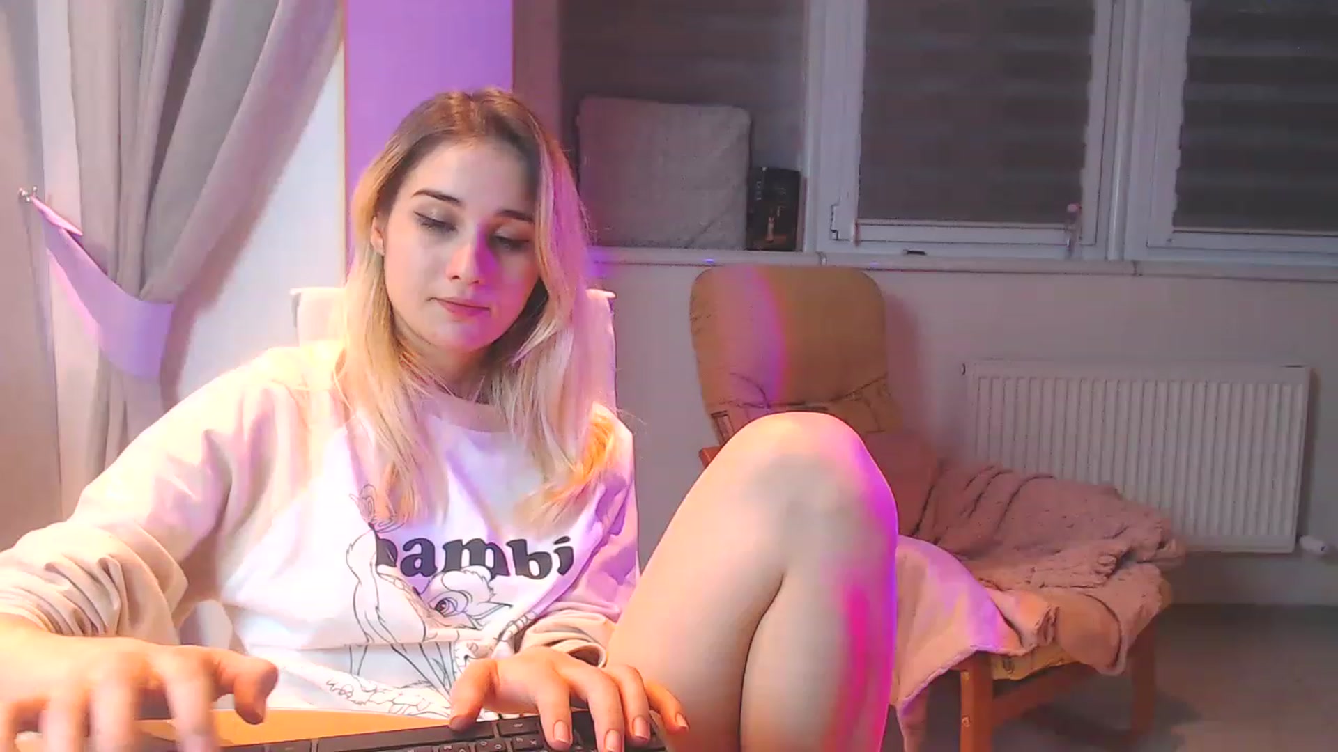 Gallery image thumbnail from YoungLilMary's myfreecams stream on, 01/06/2023, 20:15 image 14 of 20