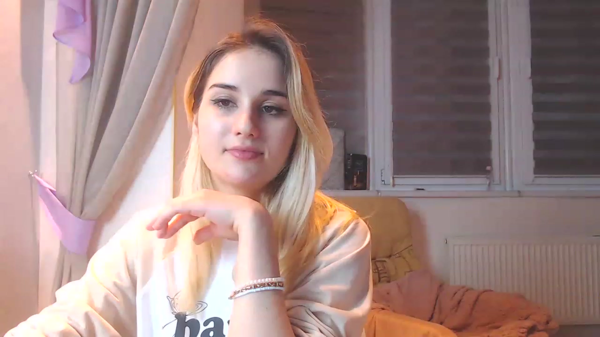 Gallery image thumbnail from YoungLilMary's myfreecams stream on, 01/06/2023, 20:15 image 4 of 20