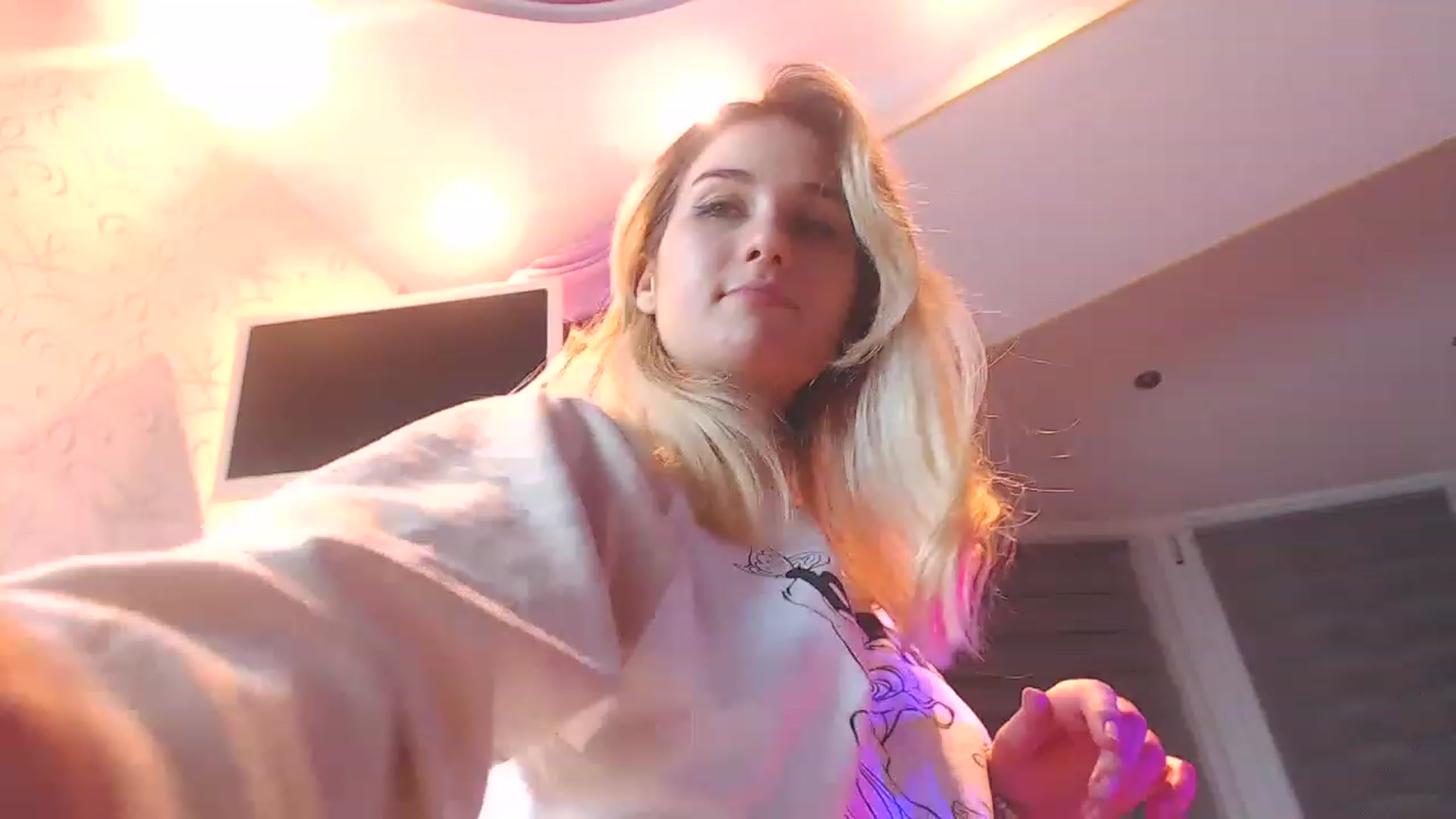 Gallery image thumbnail from YoungLilMary's myfreecams stream on, 01/06/2023, 20:15 image 12 of 20