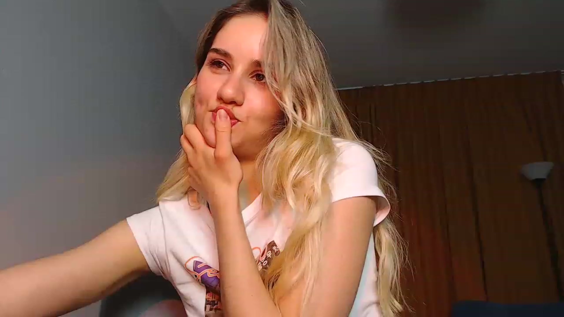 Gallery image thumbnail from YoungLilMary's myfreecams stream on, 06/25/2023, 01:46 image 14 of 20