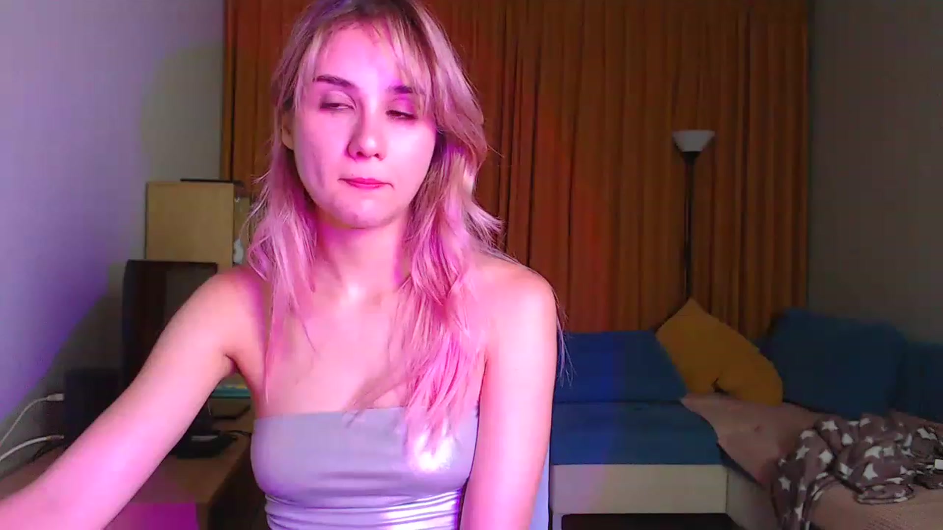 Gallery image thumbnail from YoungLilMary's myfreecams stream on, 07/19/2023, 24:05 image 2 of 20