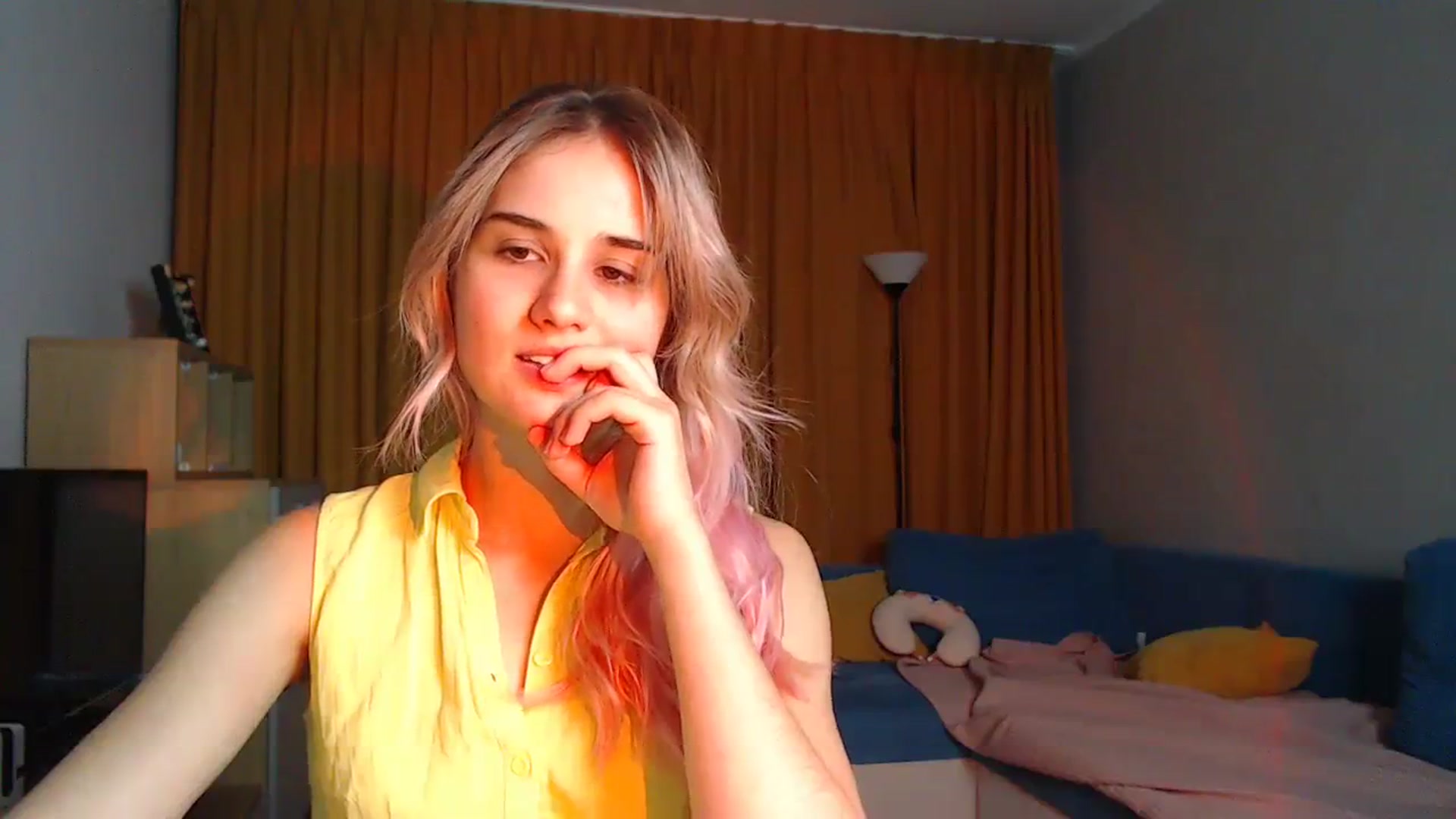 Gallery image thumbnail from YoungLilMary's myfreecams stream on, 07/22/2023, 23:05 image 6 of 20