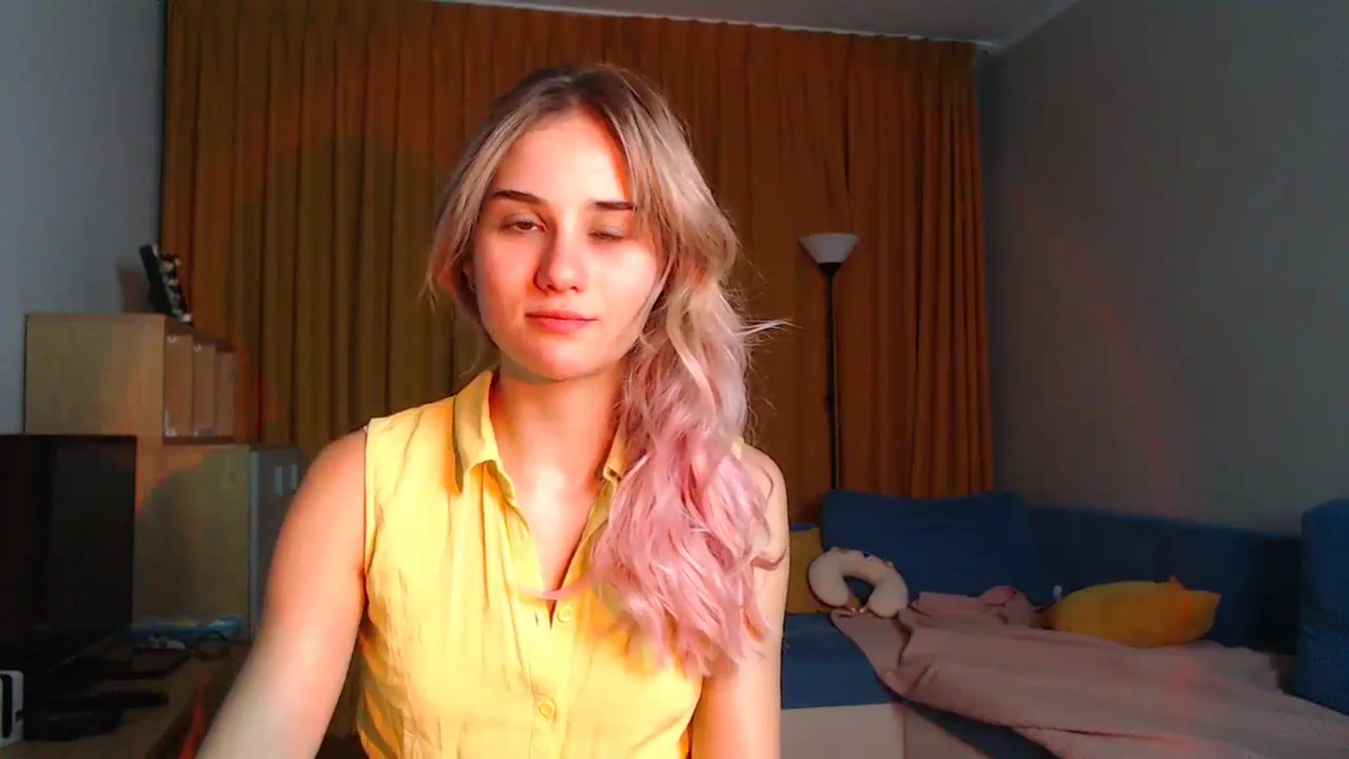 Gallery image thumbnail from YoungLilMary's myfreecams stream on, 07/22/2023, 23:05 image 4 of 20