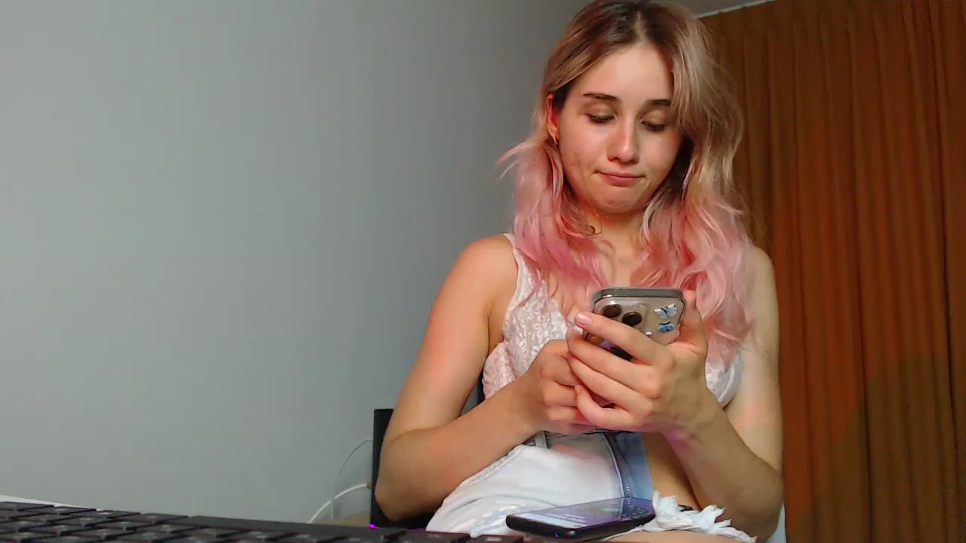 Gallery image thumbnail from YoungLilMary's myfreecams stream on, 07/23/2023, 01:22 image 14 of 20