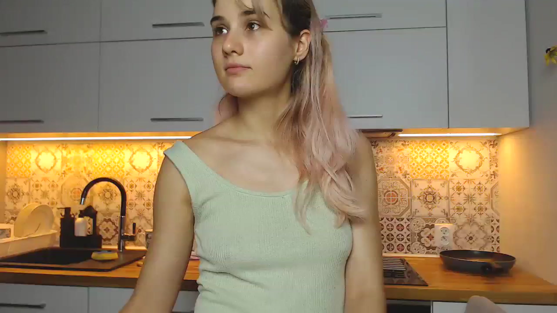 Gallery image thumbnail from YoungLilMary's myfreecams stream on, 07/30/2023, 23:49 image 7 of 20
