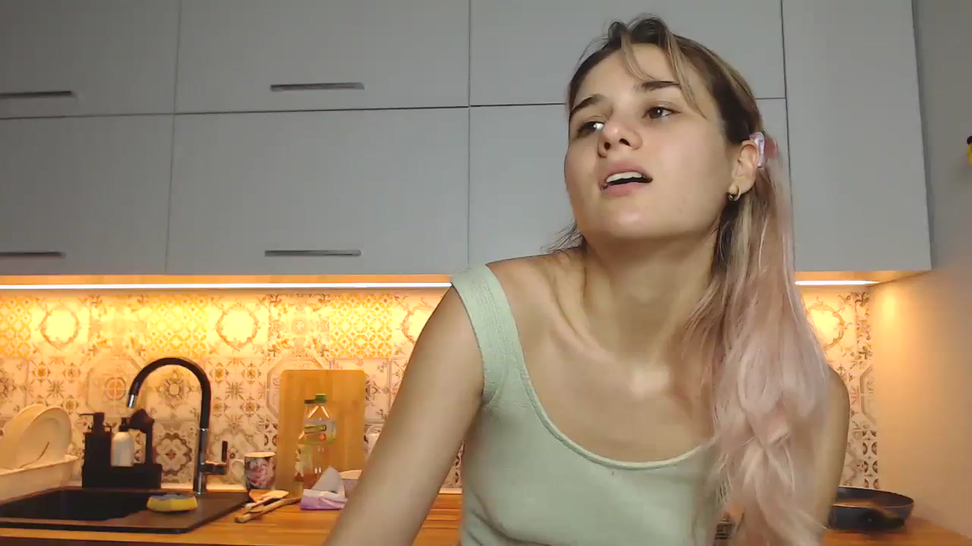 Gallery image thumbnail from YoungLilMary's myfreecams stream on, 07/30/2023, 23:49 image 6 of 20