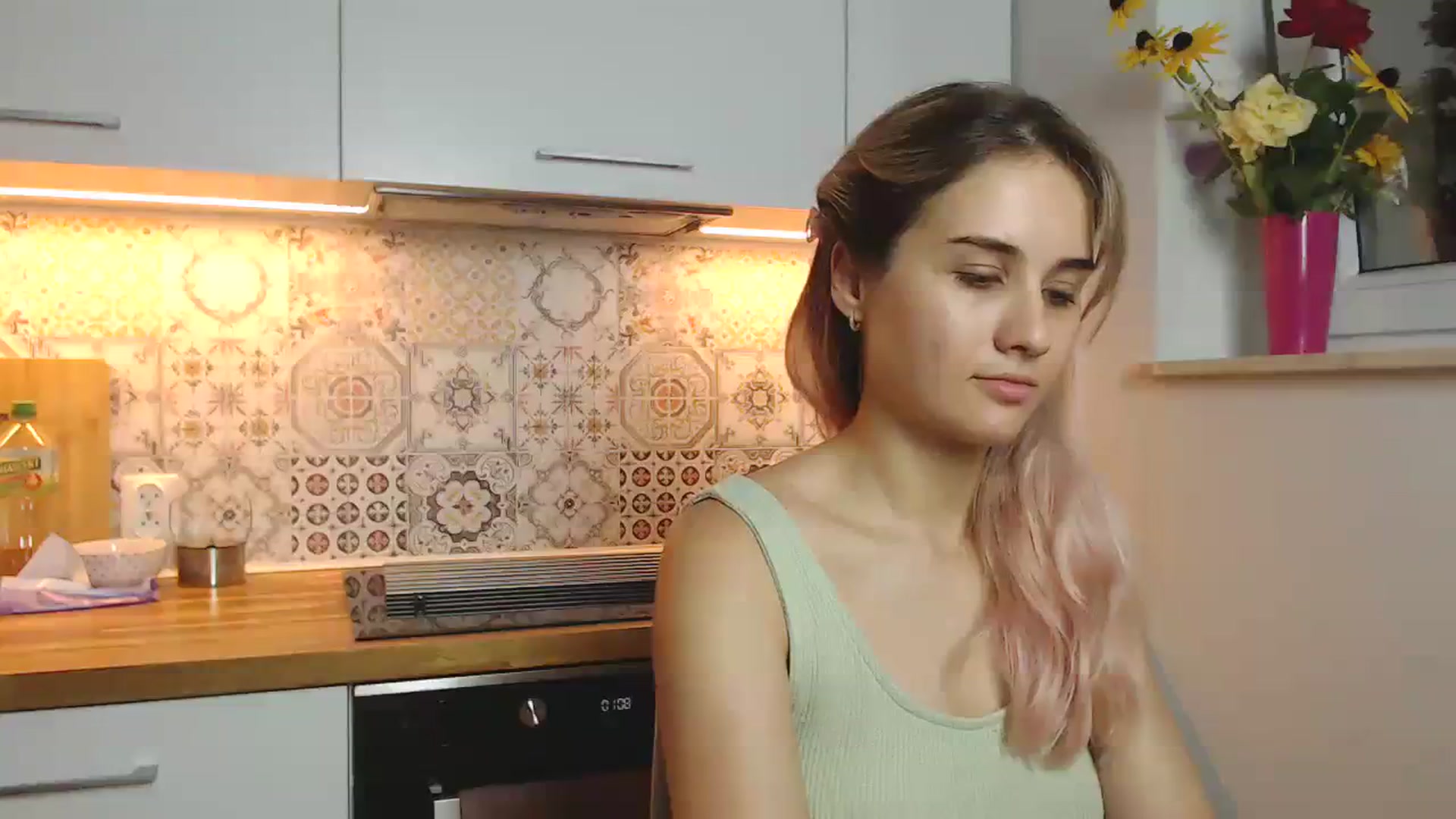 Gallery image thumbnail from YoungLilMary's myfreecams stream on, 07/31/2023, 24:25 image 9 of 20