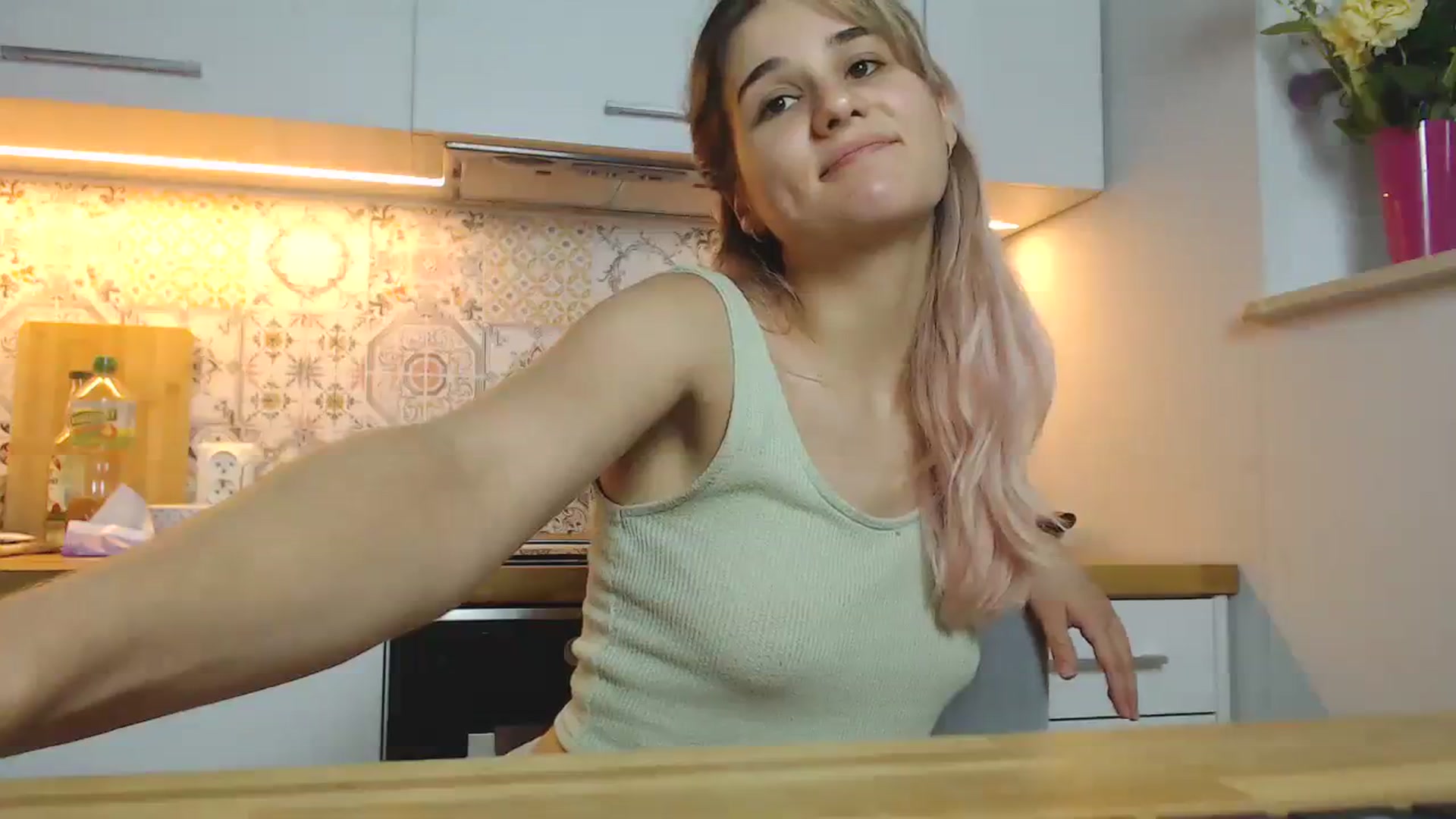 Gallery image thumbnail from YoungLilMary's myfreecams stream on, 07/31/2023, 24:25 image 3 of 20
