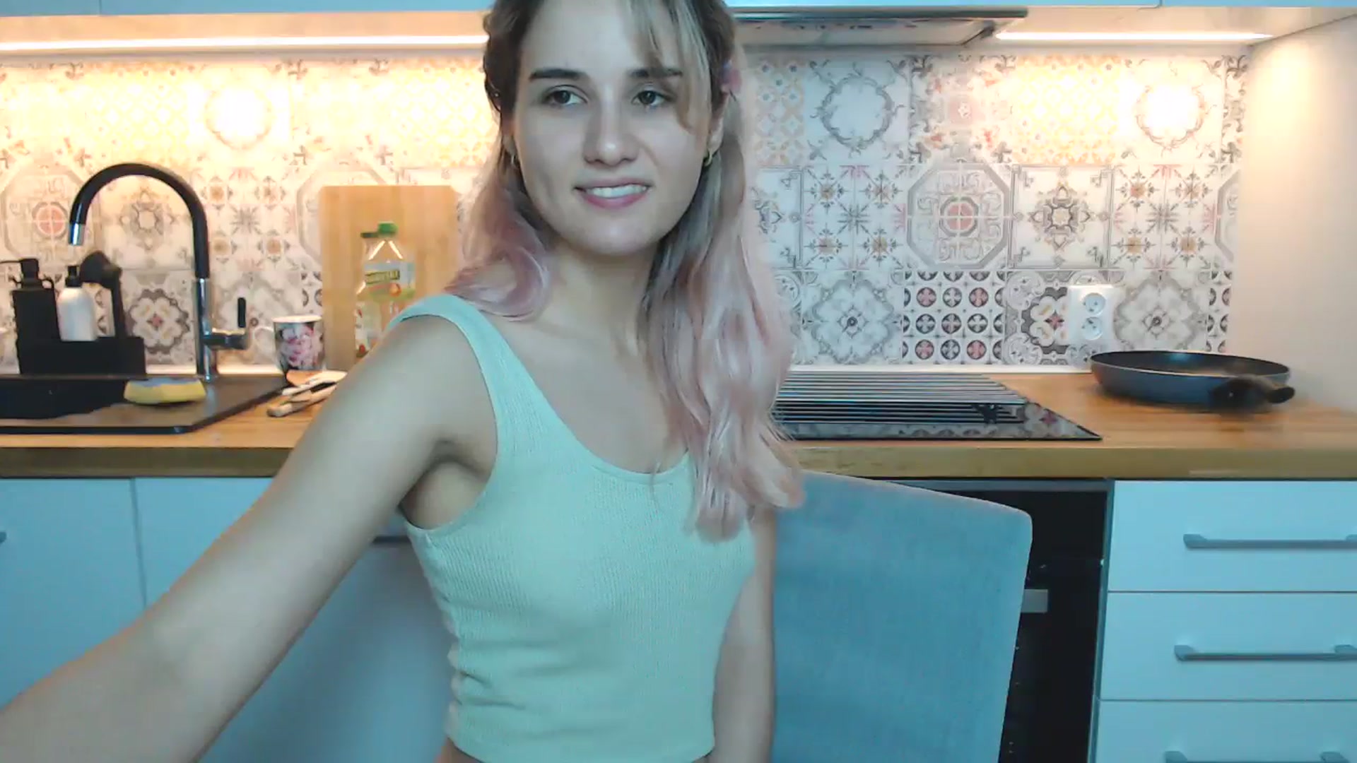 Gallery image thumbnail from YoungLilMary's myfreecams stream on, 07/31/2023, 24:25 image 17 of 20