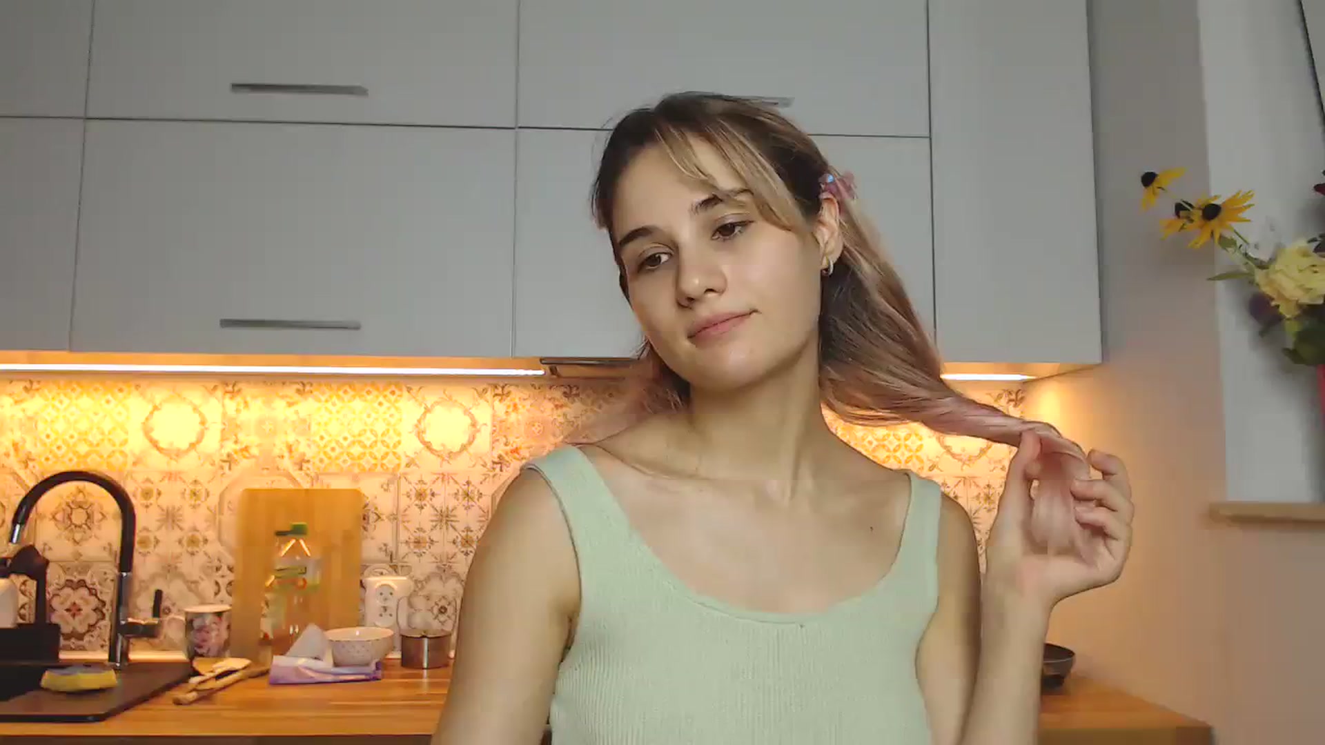 Gallery image thumbnail from YoungLilMary's myfreecams stream on, 07/31/2023, 24:25 image 1 of 20