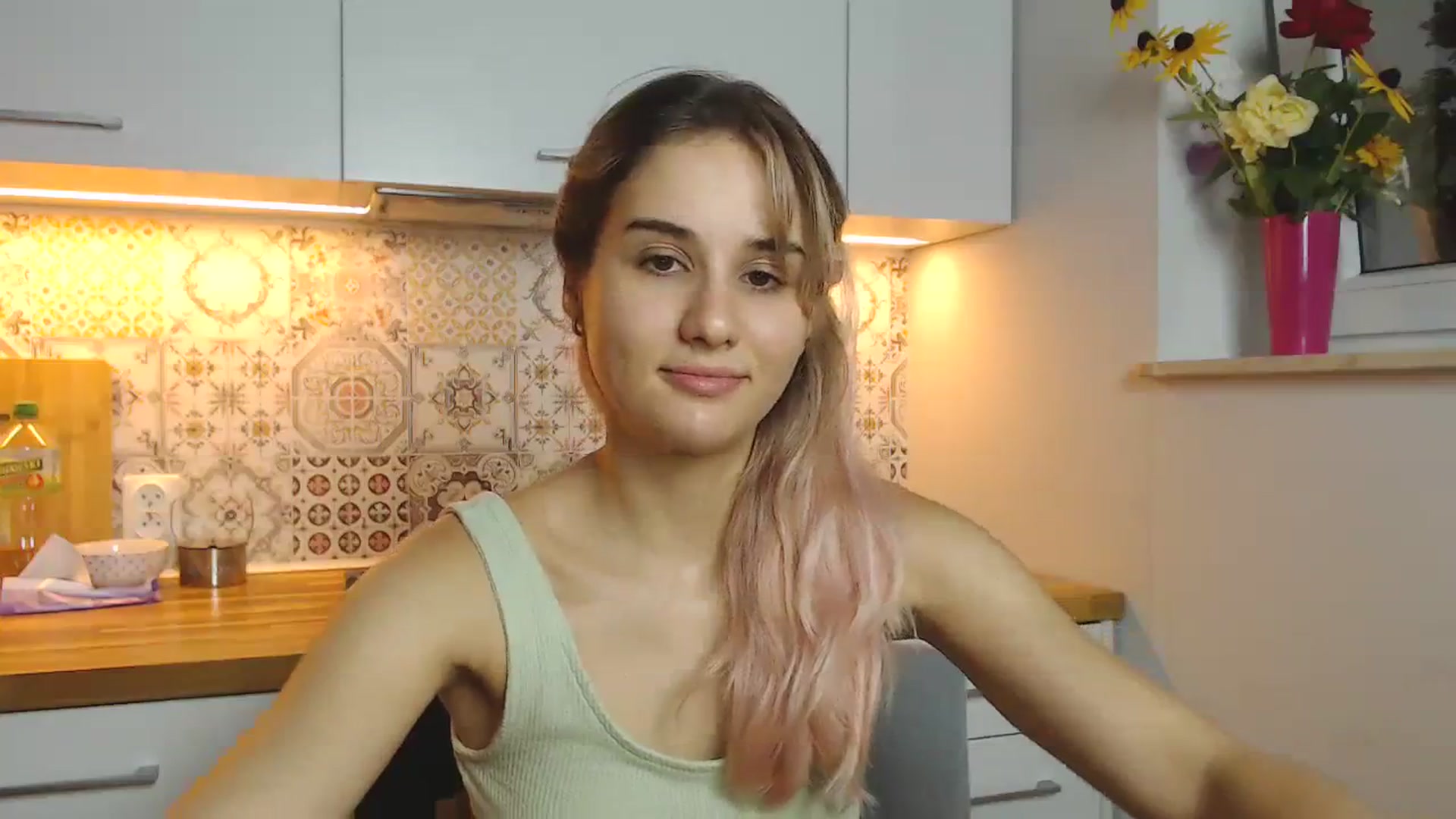 Gallery image thumbnail from YoungLilMary's myfreecams stream on, 07/31/2023, 24:25 image 8 of 20