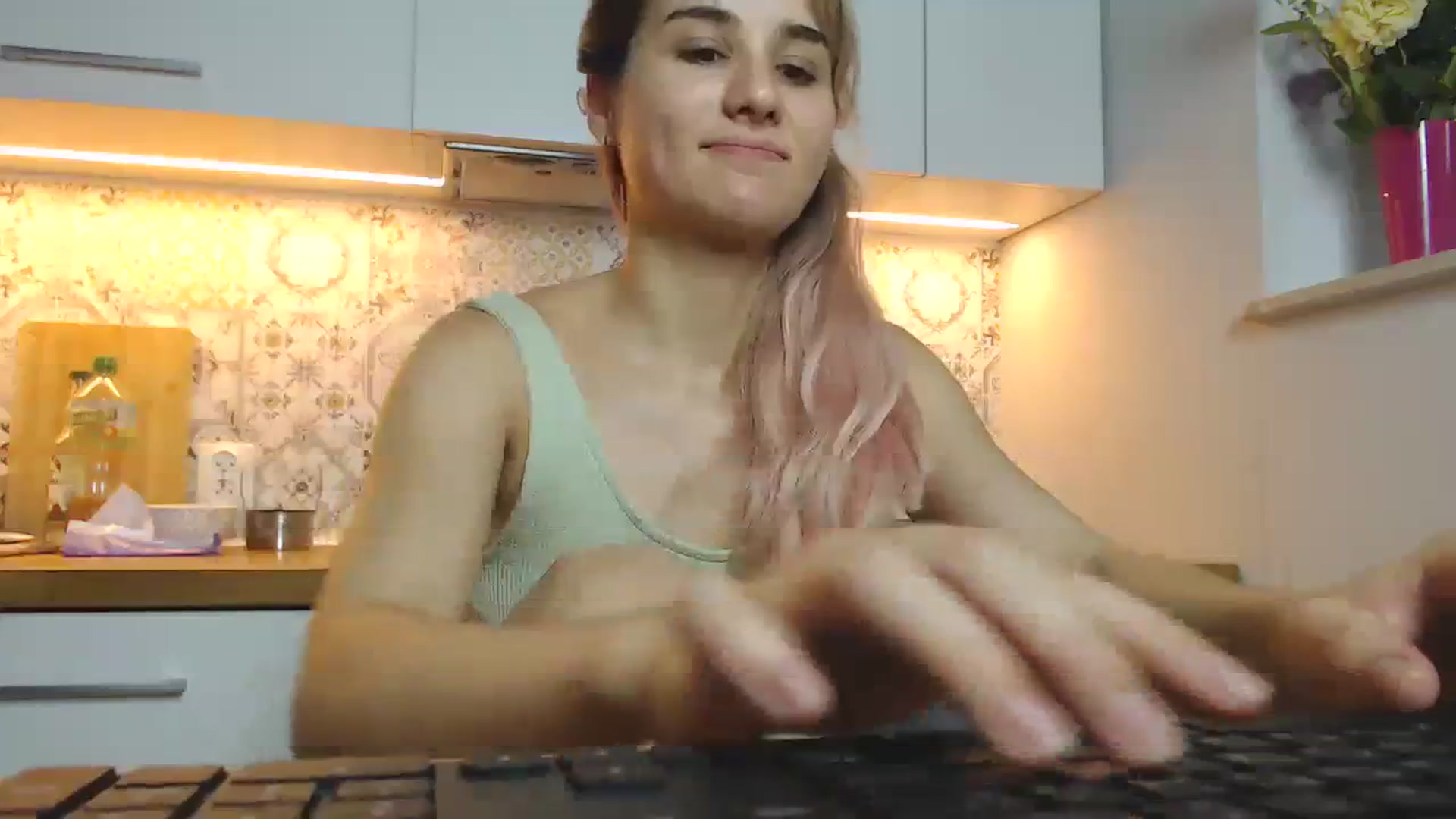 Gallery image thumbnail from YoungLilMary's myfreecams stream on, 07/31/2023, 24:25 image 6 of 20
