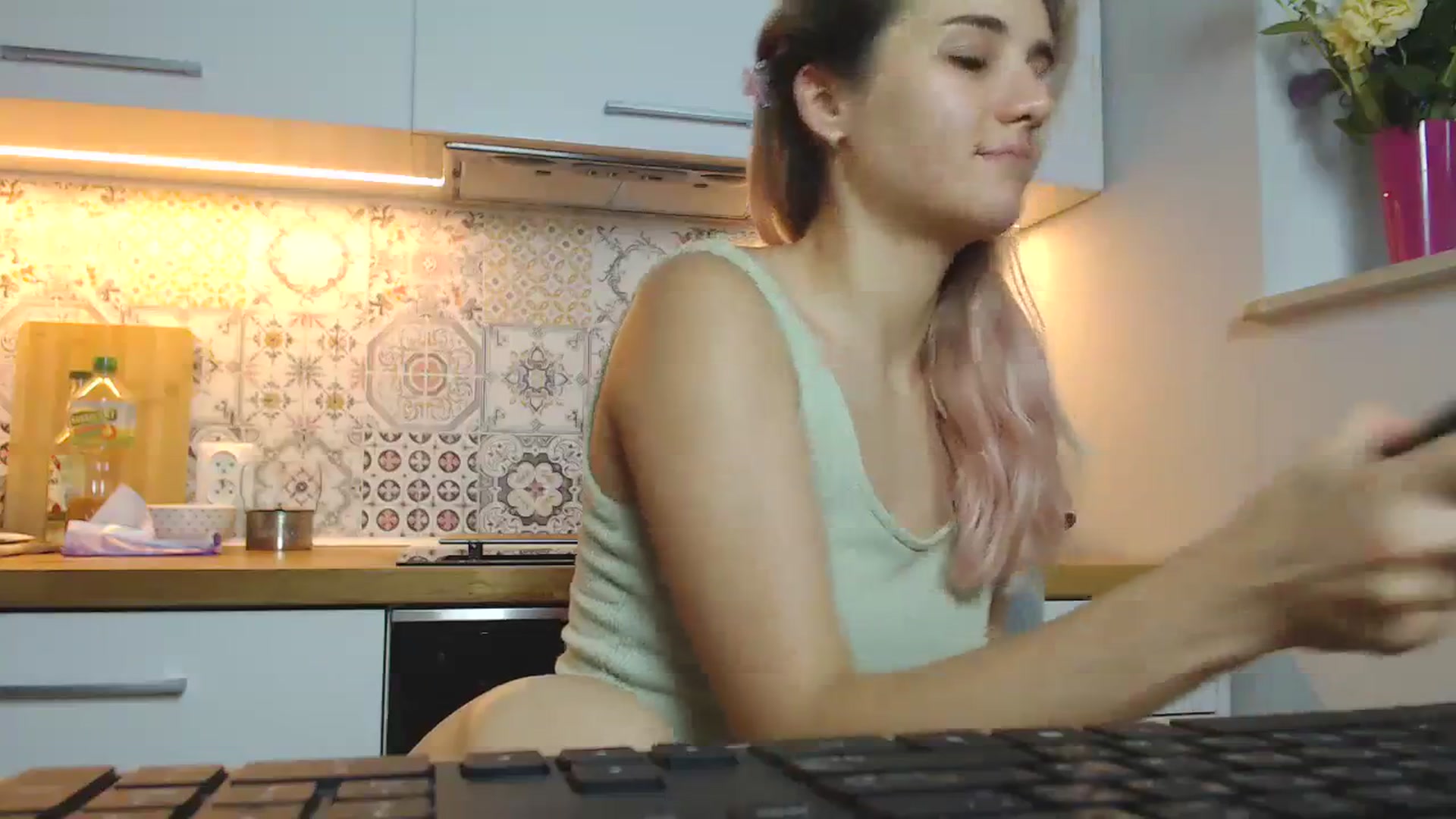 Gallery image thumbnail from YoungLilMary's myfreecams stream on, 07/31/2023, 24:25 image 7 of 20