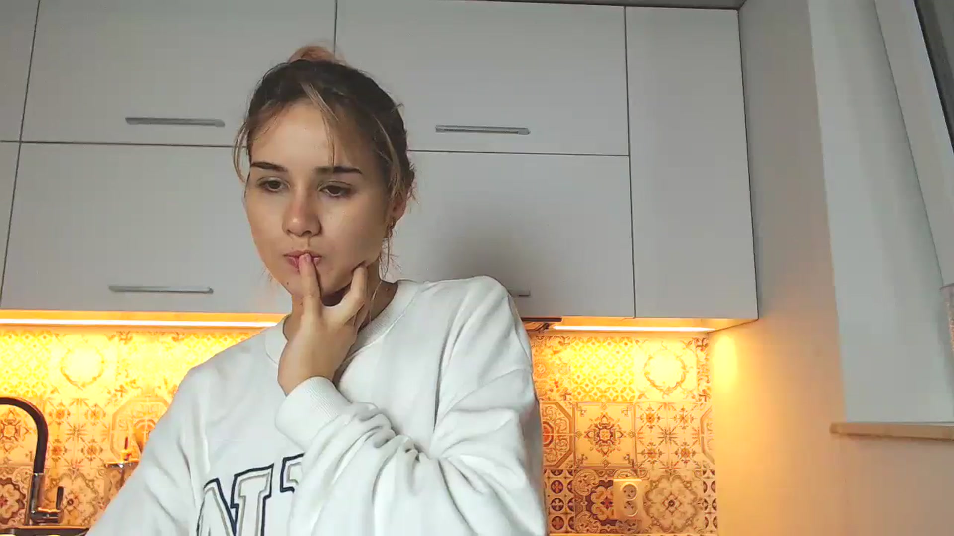 Gallery image thumbnail from YoungLilMary's myfreecams stream on, 08/06/2023, 24:02 image 9 of 20