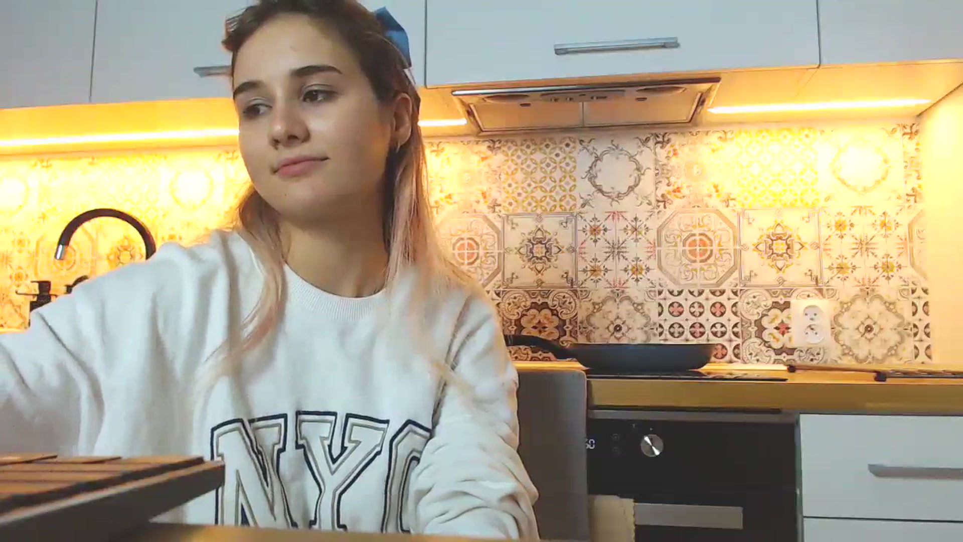 Gallery image thumbnail from YoungLilMary's myfreecams stream on, 08/06/2023, 24:02 image 19 of 20