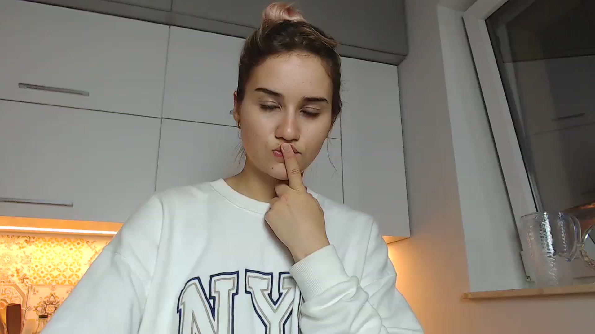 Gallery image thumbnail from YoungLilMary's myfreecams stream on, 08/06/2023, 24:02 image 1 of 20