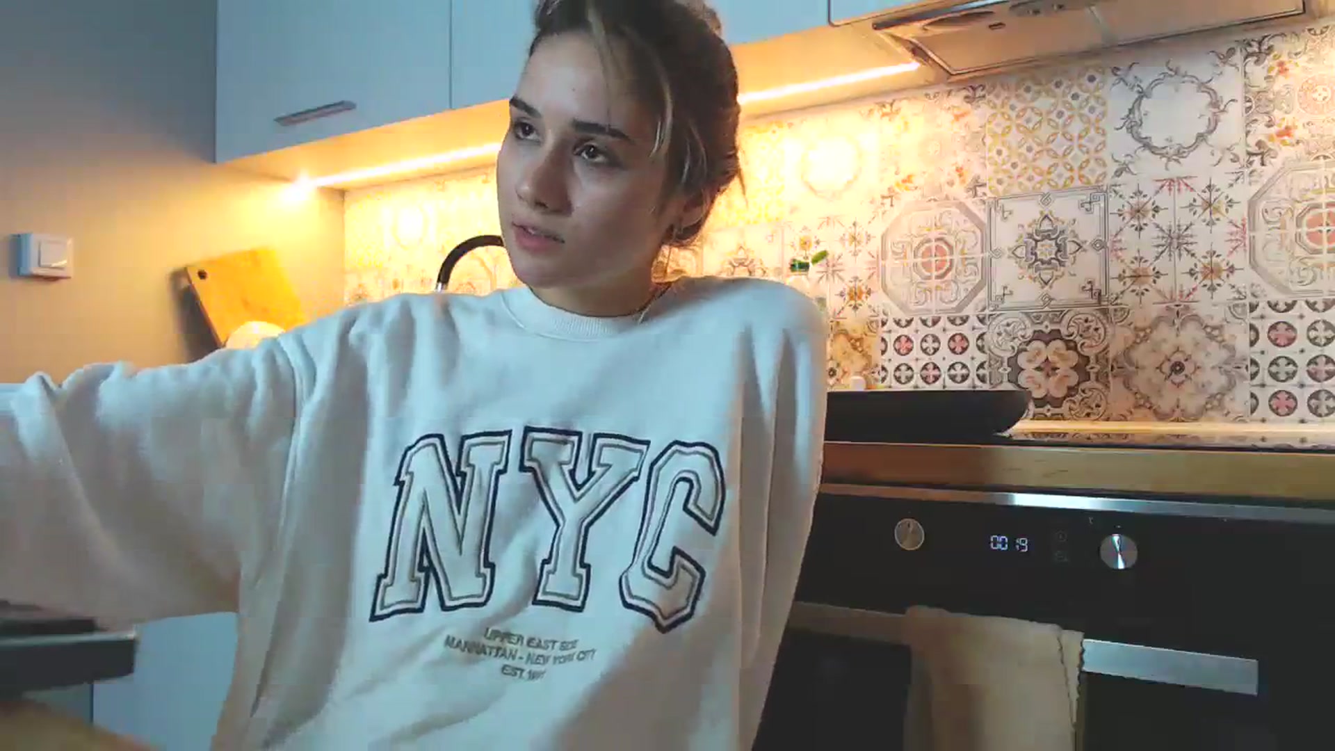 Gallery image thumbnail from YoungLilMary's myfreecams stream on, 08/06/2023, 24:02 image 12 of 20