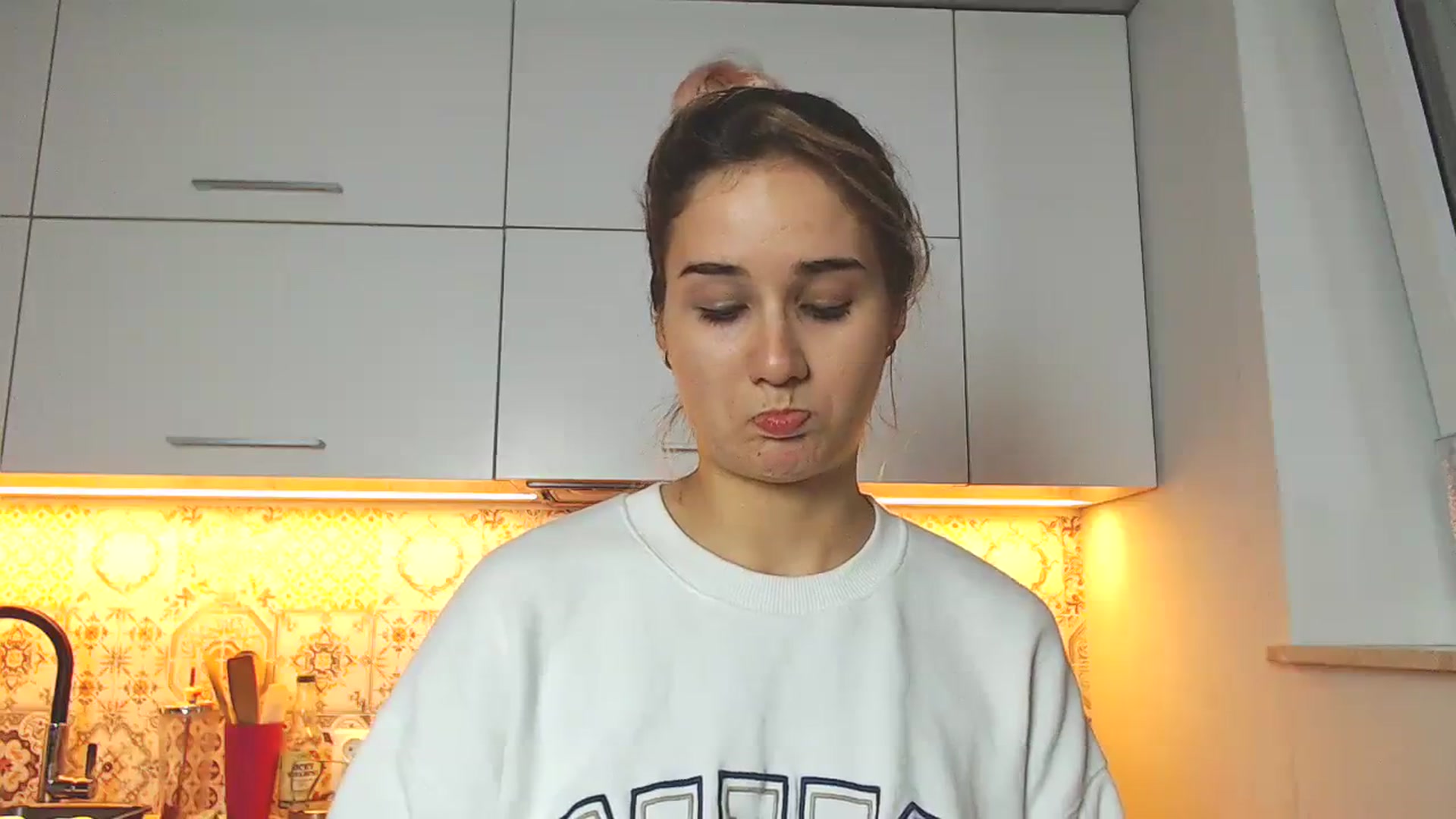 Gallery image thumbnail from YoungLilMary's myfreecams stream on, 08/06/2023, 24:02 image 10 of 20