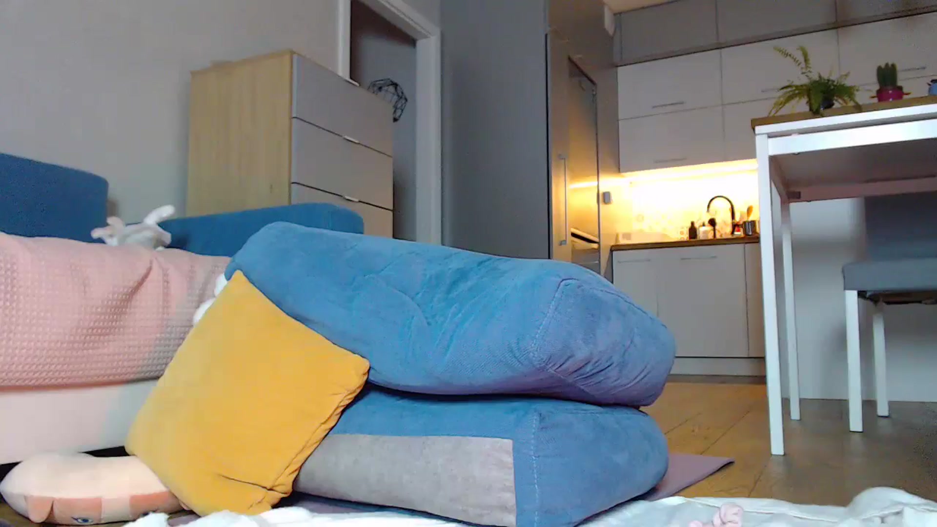 Gallery image thumbnail from YoungLilMary's myfreecams stream on, 08/26/2023, 24:01 image 17 of 20
