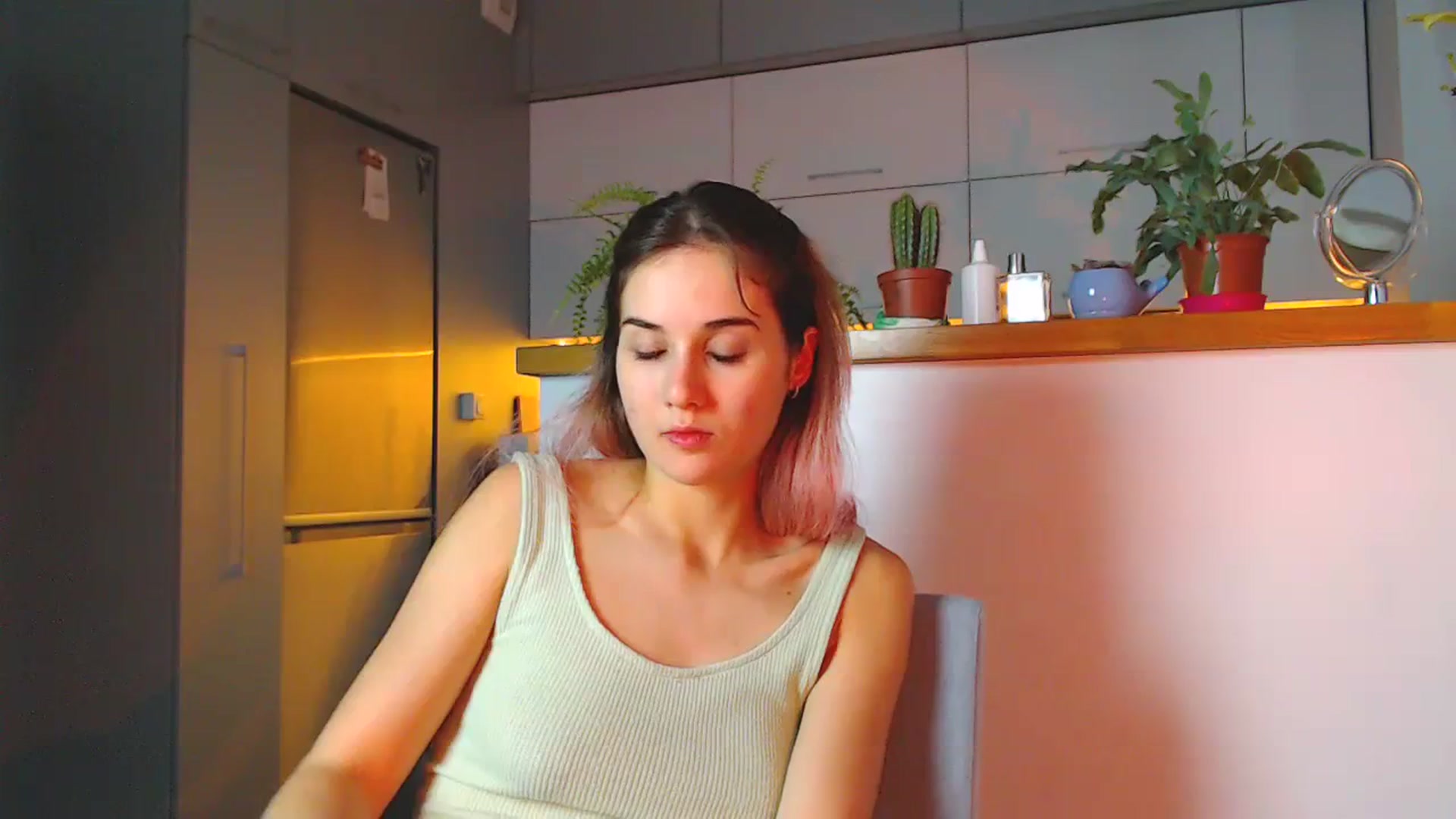 Gallery image thumbnail from YoungLilMary's myfreecams stream on, 09/09/2023, 01:14 image 15 of 20