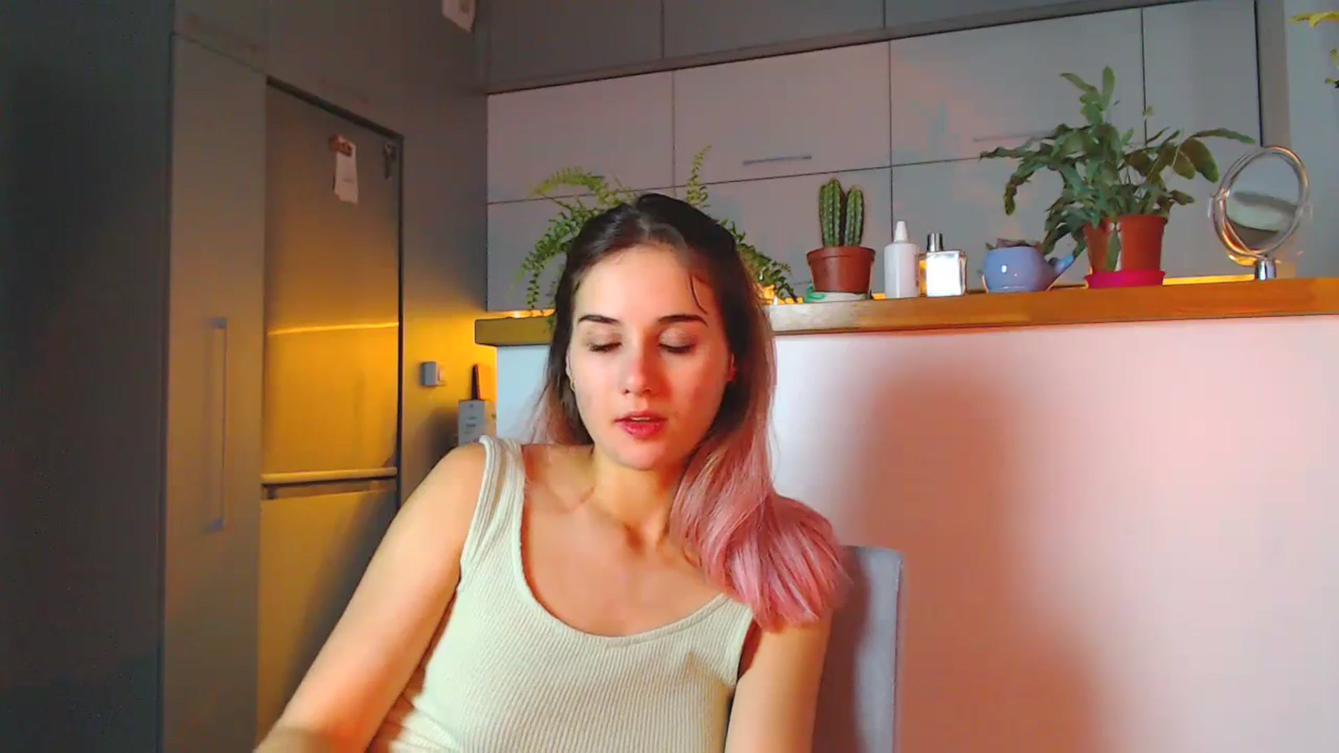 Gallery image thumbnail from YoungLilMary's myfreecams stream on, 09/09/2023, 01:14 image 18 of 20