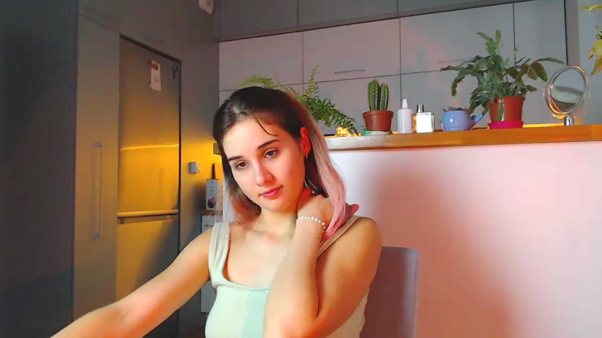 Gallery image thumbnail from YoungLilMary's myfreecams stream on, 09/09/2023, 01:14 image 10 of 20
