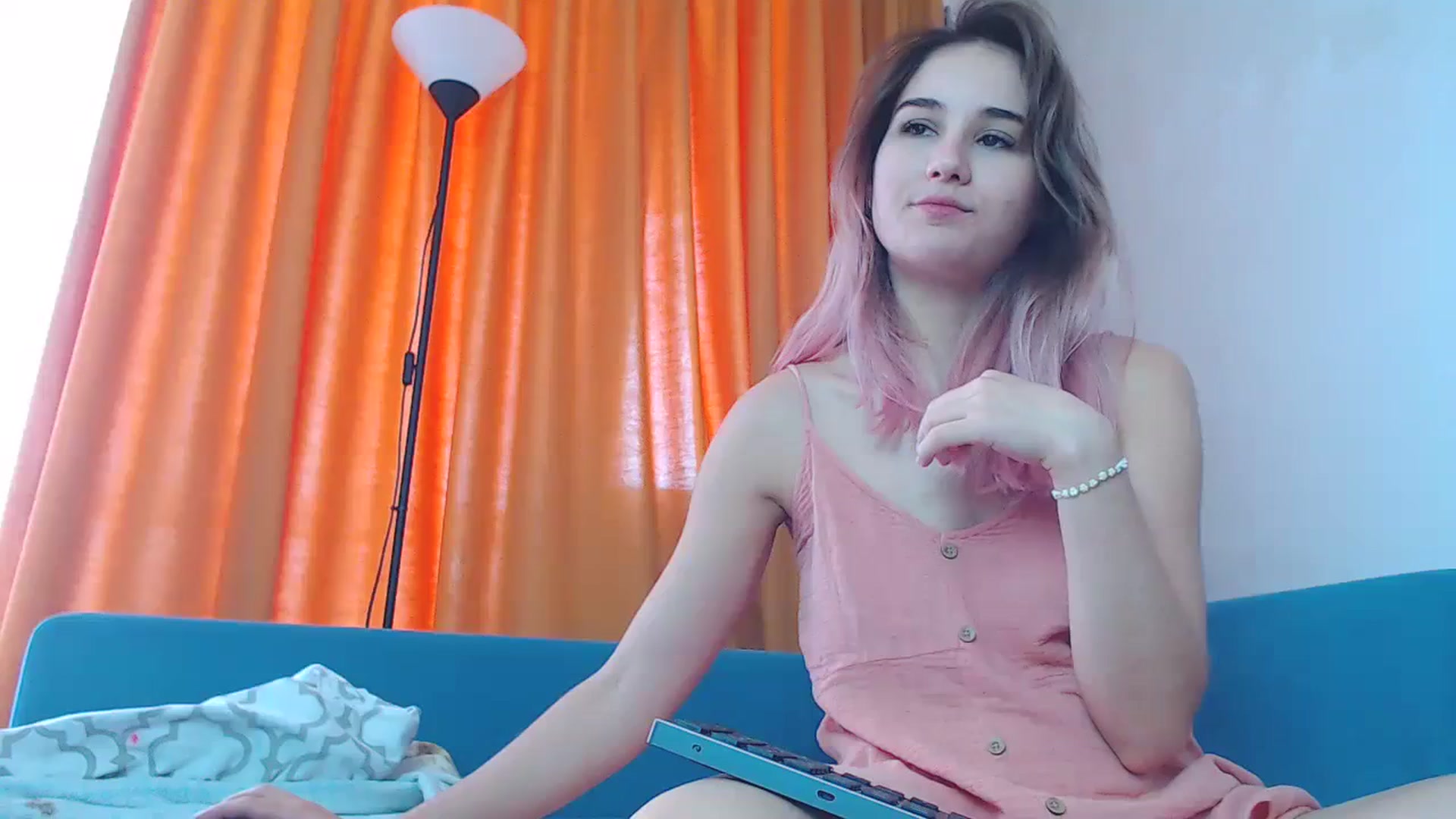 Gallery image thumbnail from YoungLilMary's myfreecams stream on, 09/27/2023, 11:08 image 17 of 20