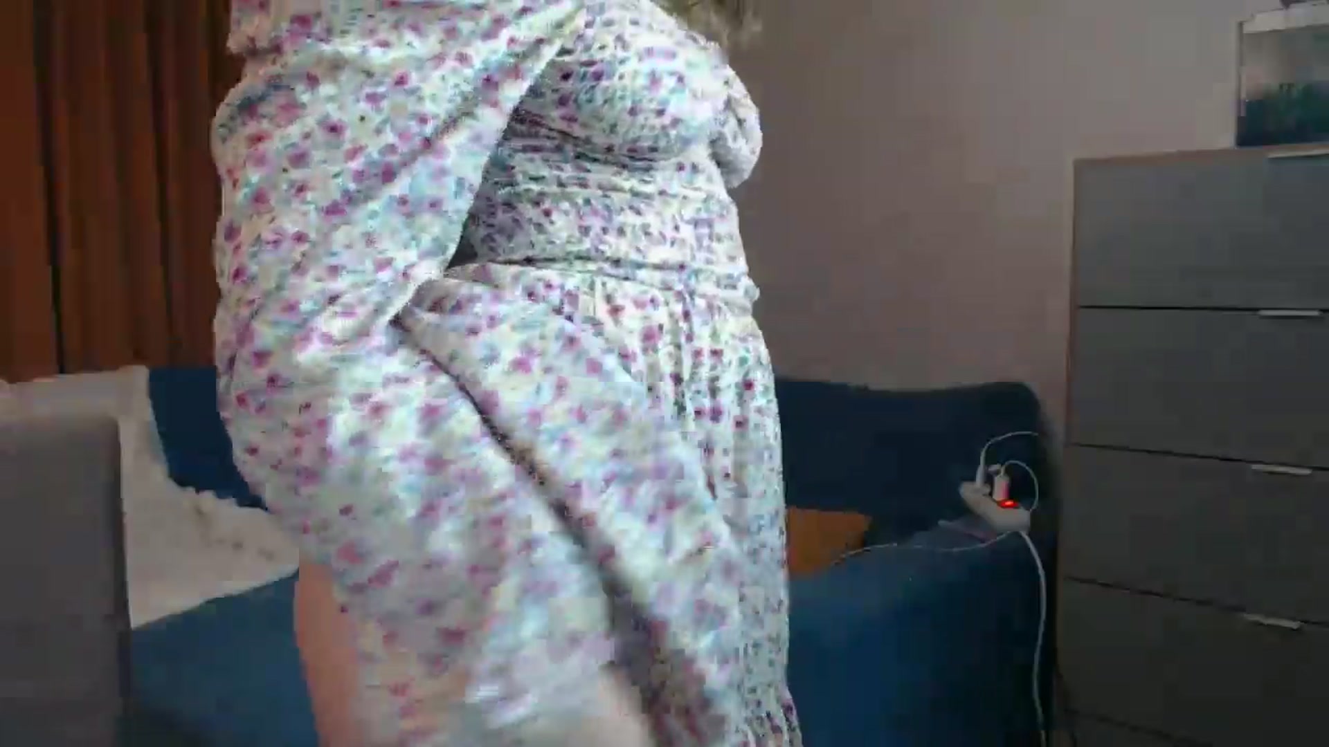 Gallery image thumbnail from YoungLilMary's myfreecams stream on, 07/04/2024, 24:14 image 17 of 20