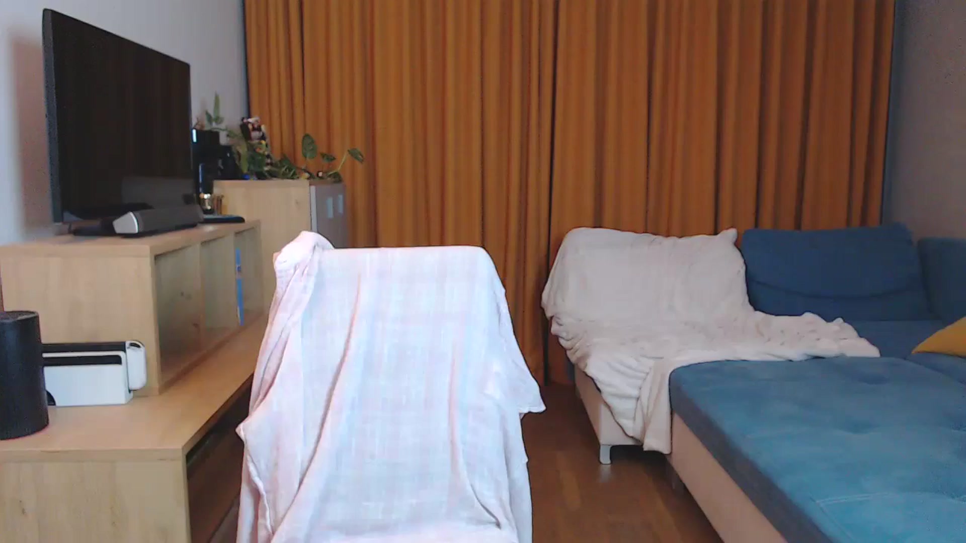 Gallery image thumbnail from YoungLilMary's myfreecams stream on, 07/04/2024, 23:50 image 9 of 20