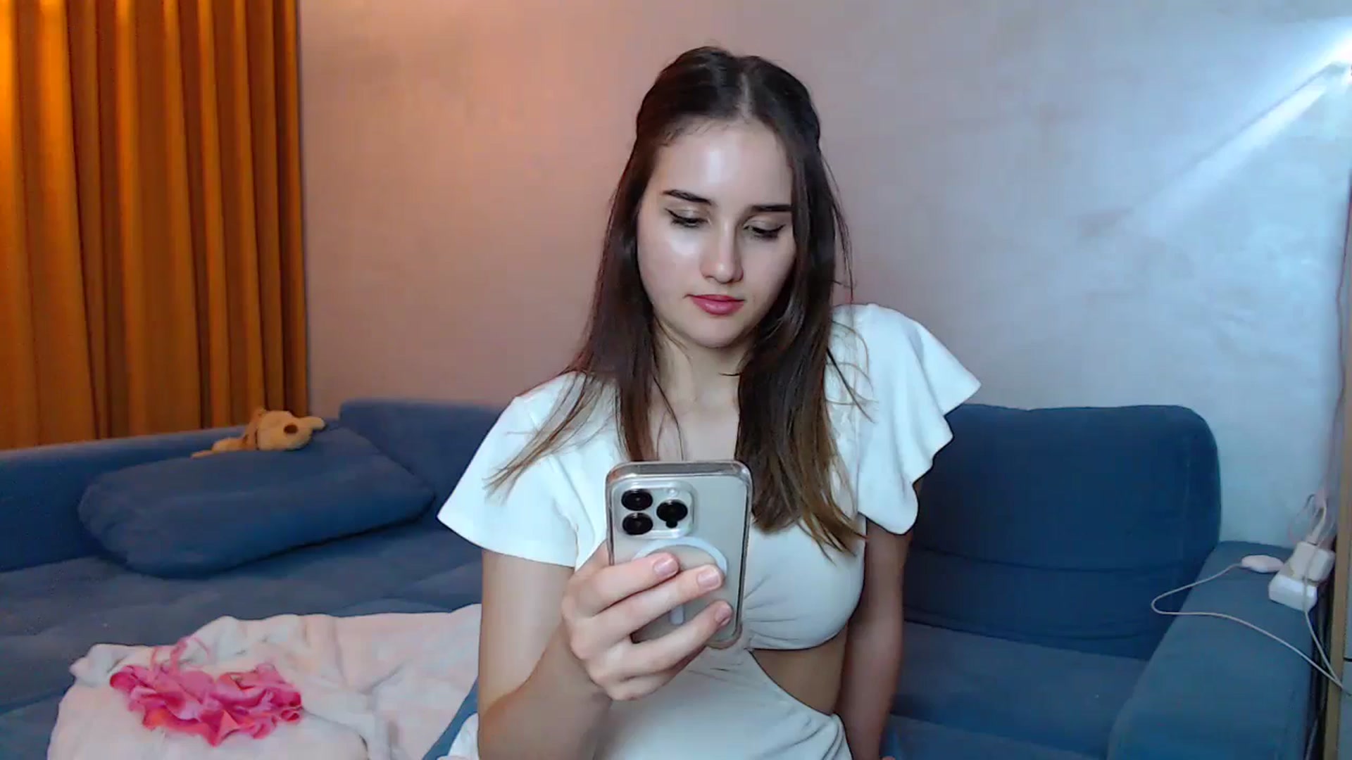 Gallery image thumbnail from YoungLilMary's myfreecams stream on, 08/22/2024, 24:32 image 15 of 20