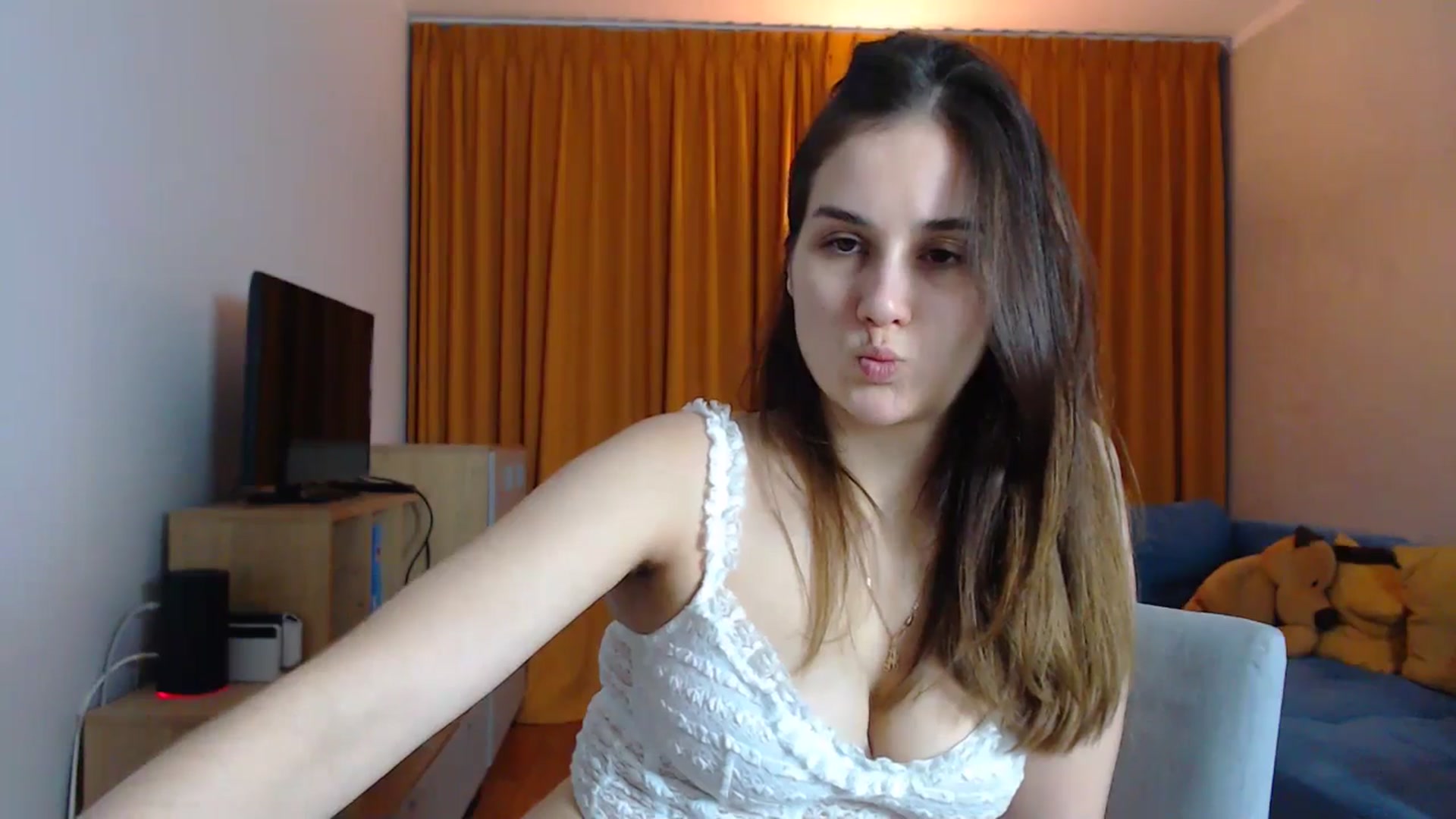 Gallery image thumbnail from YoungLilMary's myfreecams stream on, 10/06/2024, 01:22 image 9 of 20