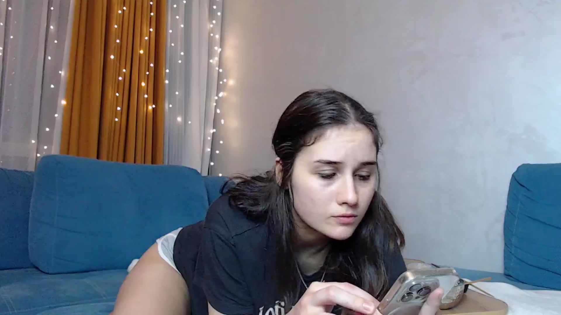 Gallery image thumbnail from YoungLilMary's myfreecams stream on, 12/22/2024, 20:24 image 8 of 20