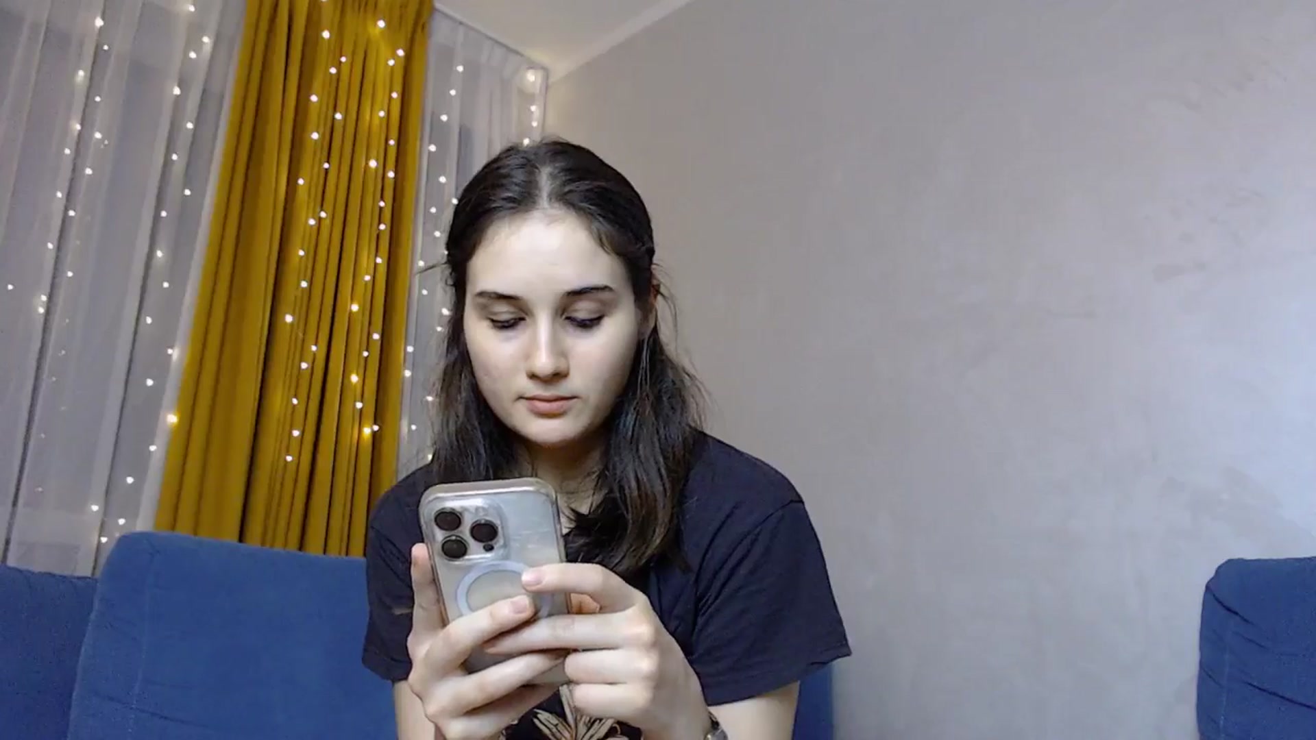 Gallery image thumbnail from YoungLilMary's myfreecams stream on, 12/22/2024, 20:24 image 15 of 20