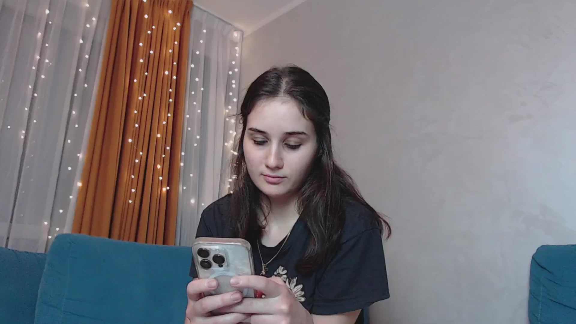Gallery image thumbnail from YoungLilMary's myfreecams stream on, 12/22/2024, 20:24 image 20 of 20