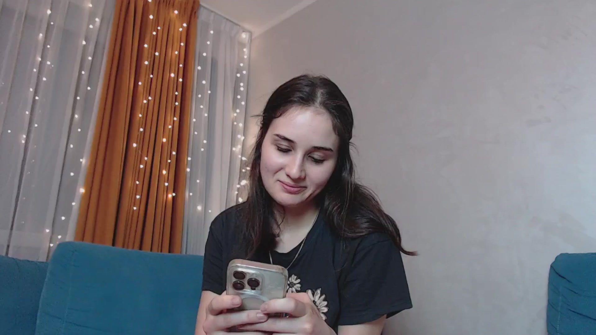 Gallery image thumbnail from YoungLilMary's myfreecams stream on, 12/22/2024, 20:24 image 19 of 20