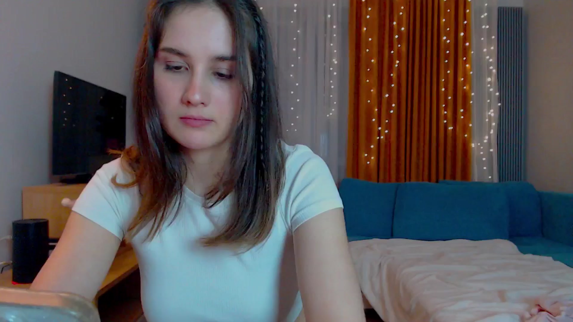 Gallery image thumbnail from YoungLilMary's myfreecams stream on, 12/24/2024, 01:21 image 1 of 20