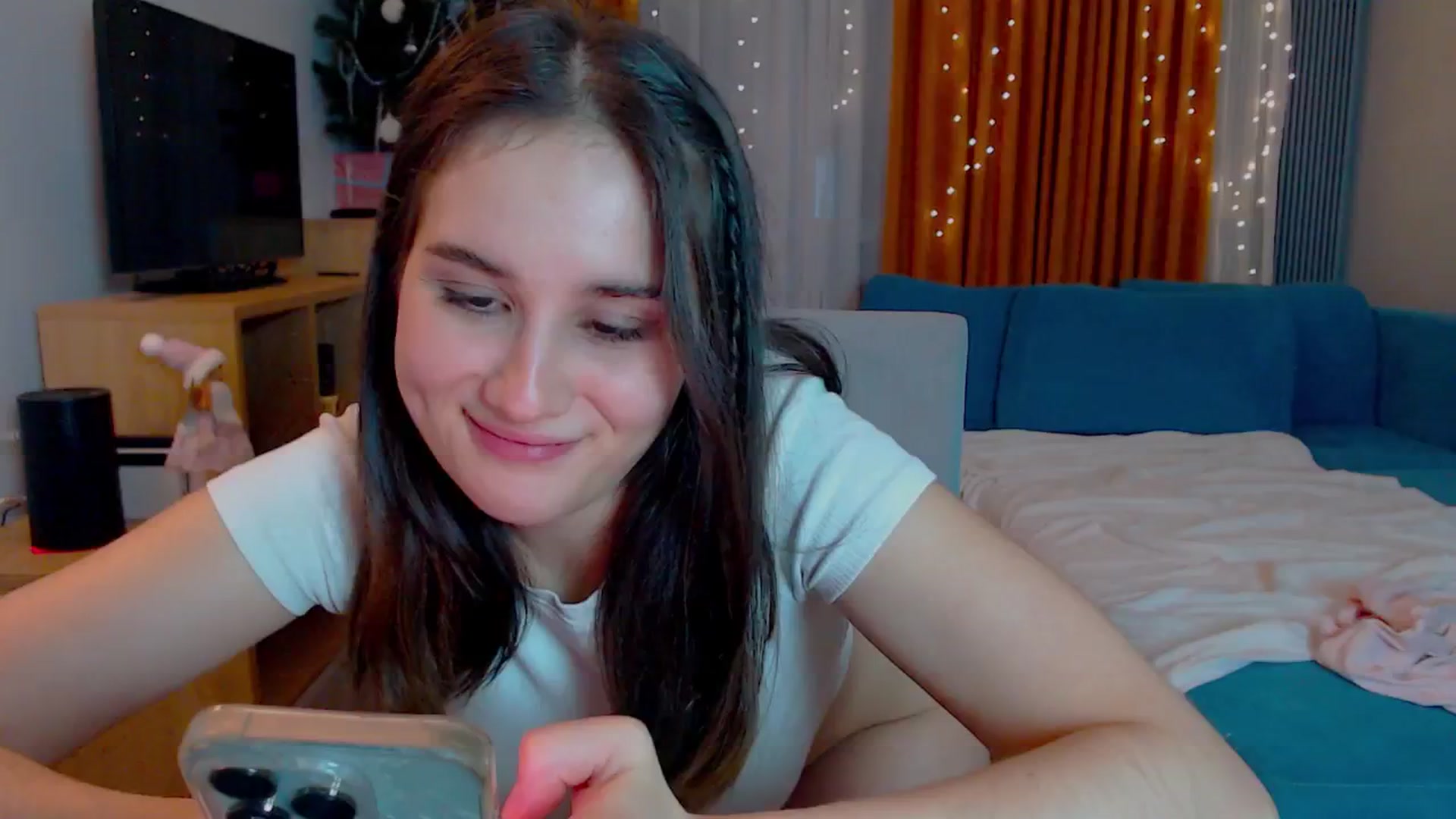 Gallery image thumbnail from YoungLilMary's myfreecams stream on, 12/24/2024, 02:27 image 3 of 20