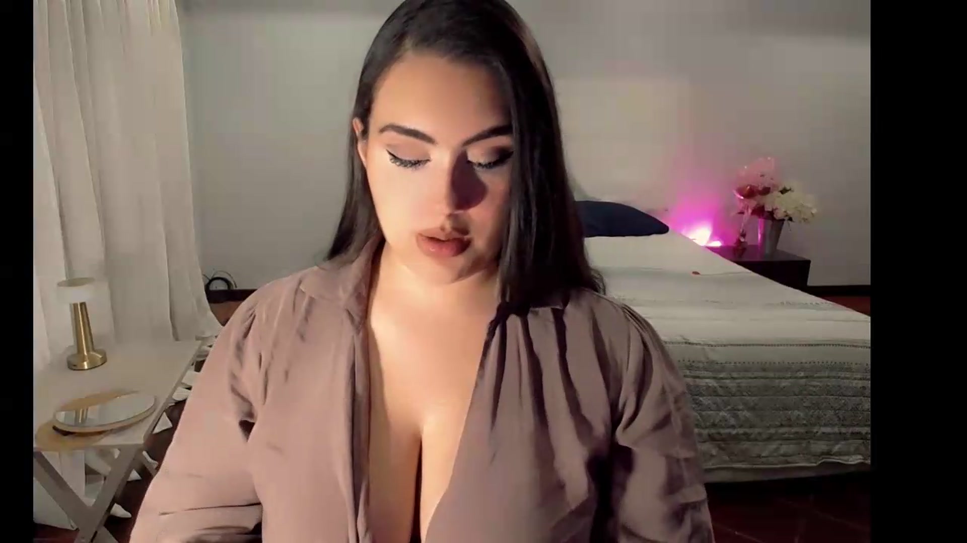 Gallery image thumbnail from YoungRedVelvet's myfreecams stream on, 08/17/2026, 02:17 image 9 of 20