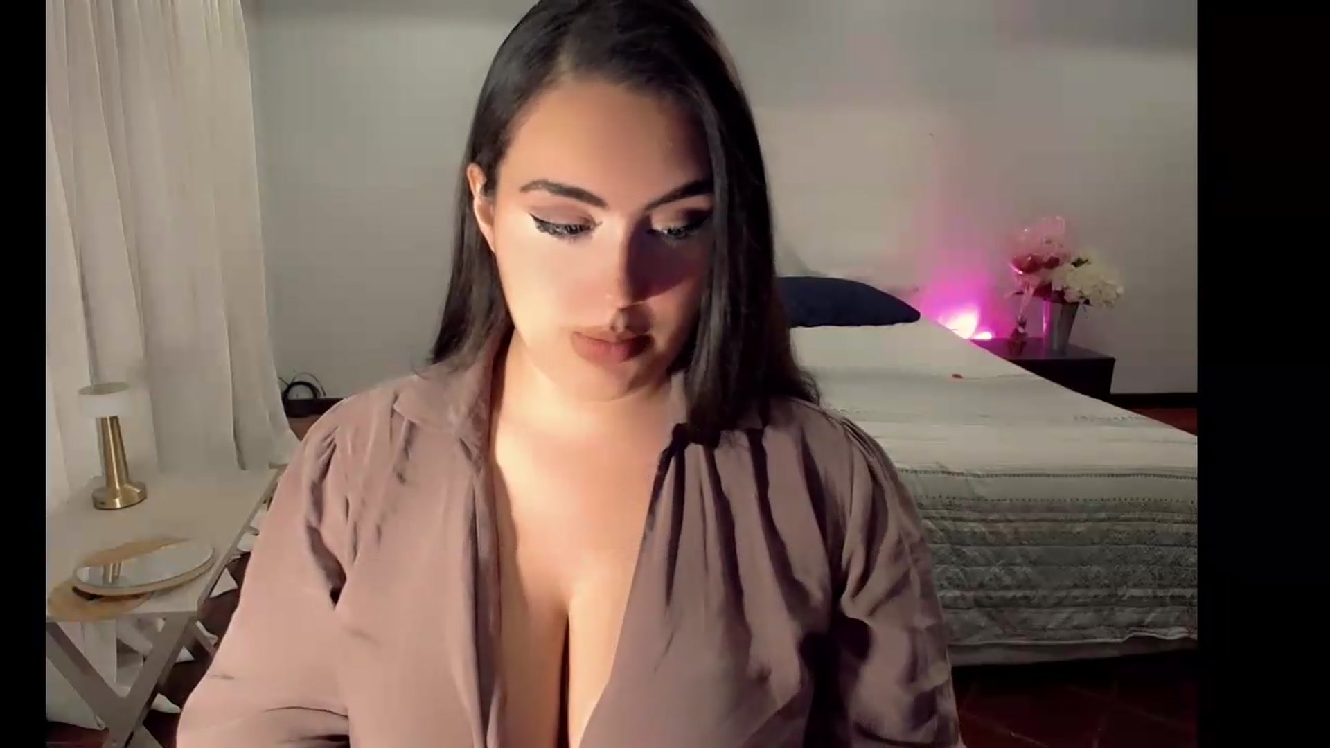Gallery image thumbnail from YoungRedVelvet's myfreecams stream on, 08/17/2026, 02:17 image 10 of 20