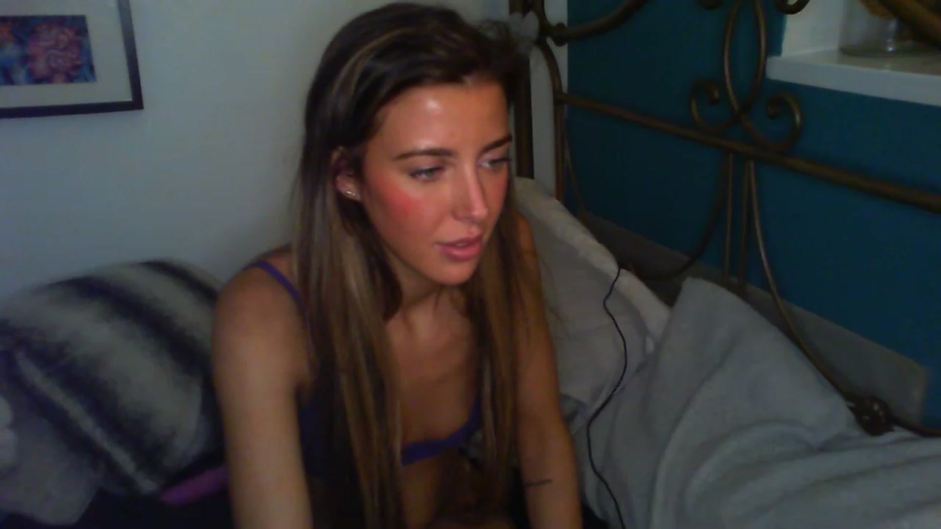 Gallery image thumbnail from YoungSlutx's myfreecams stream on, 11/21/2022, 01:08 image 8 of 20