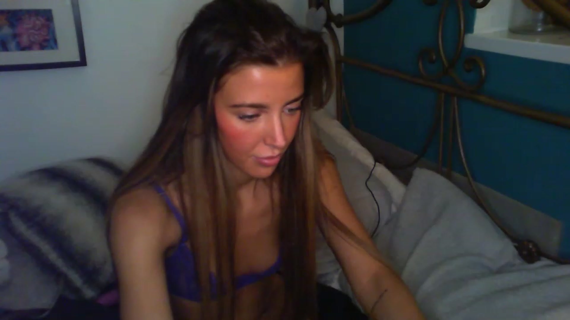 Gallery image thumbnail from YoungSlutx's myfreecams stream on, 11/21/2022, 01:08 image 9 of 20